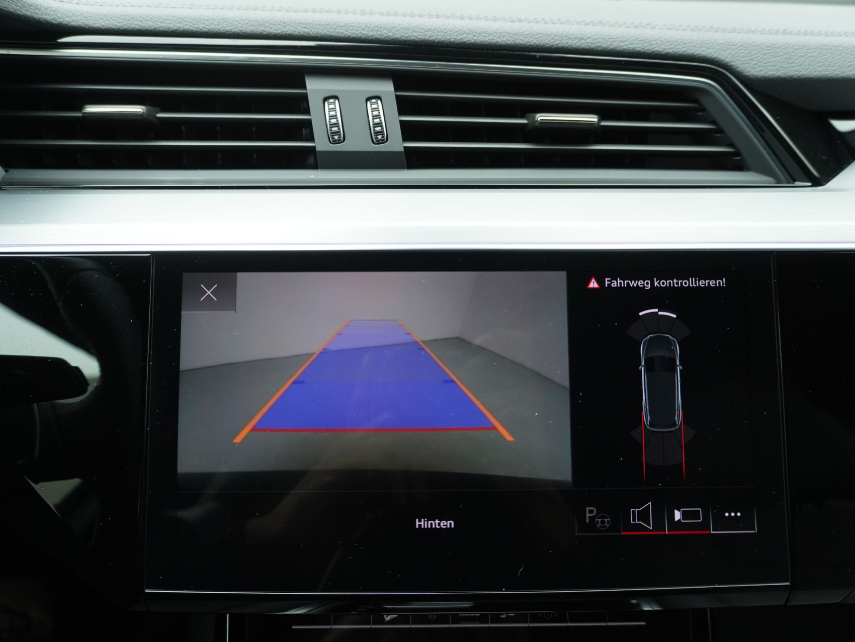 AUDI e-tron S quattro