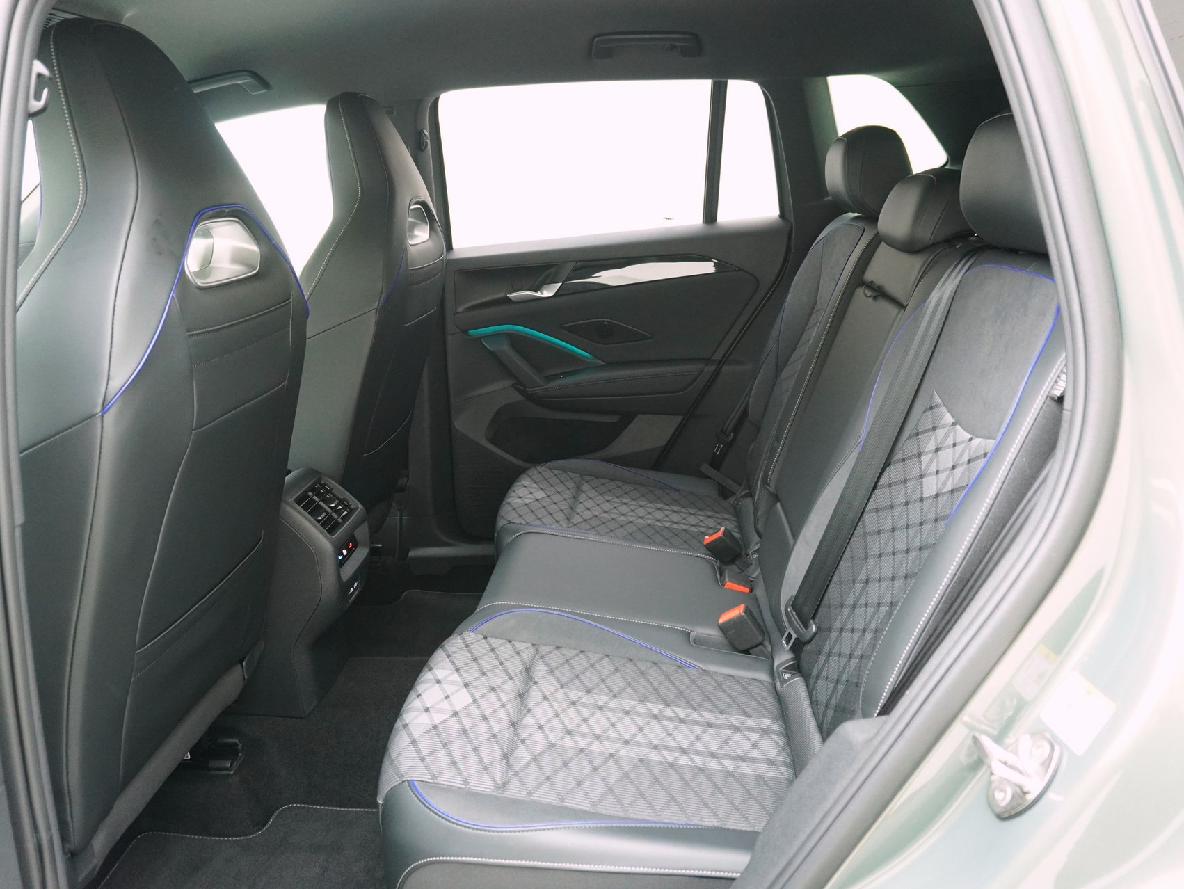 VW Tiguan 2.0 TSI DSG R-Line Black Style 4Motion (2025)