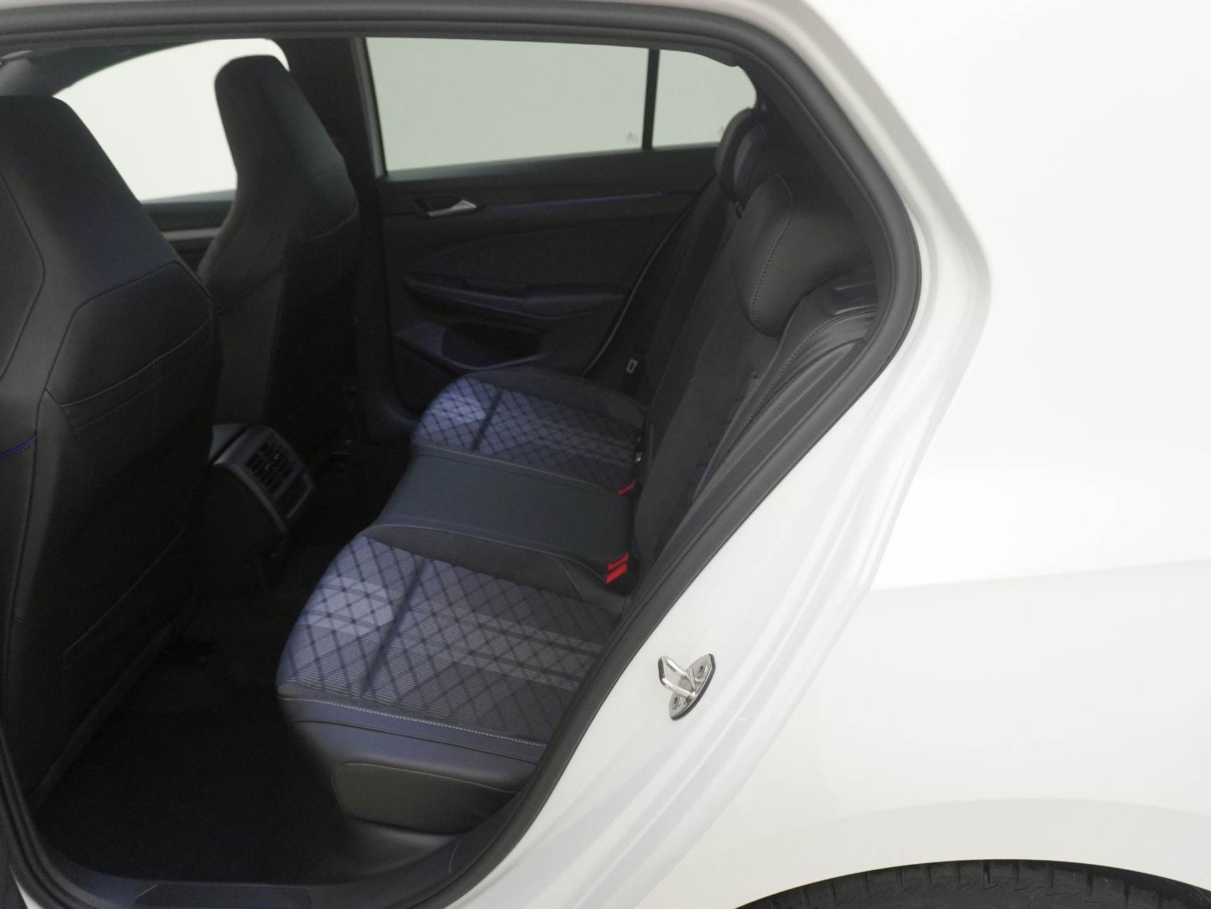 VW Golf VIII 1.5 eTSI R-Line DSG