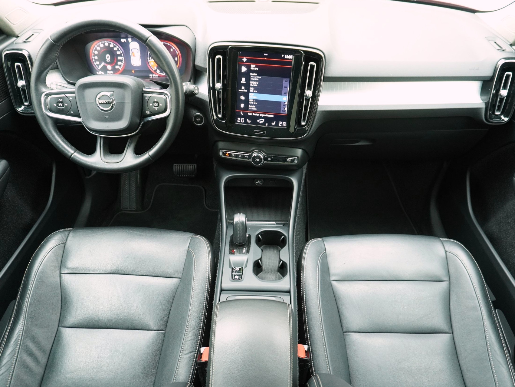 VOLVO XC40 2.0 D4 Momentum AWD