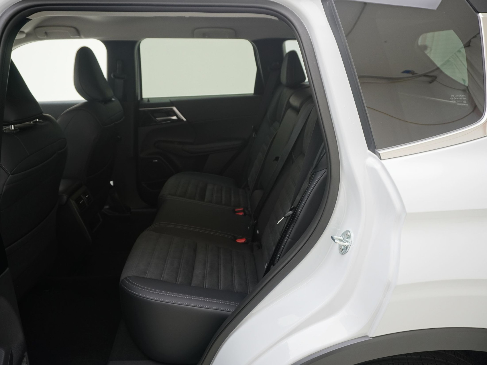 MITSUBISHI Outlander 2.4 PHEV Invite 4×4