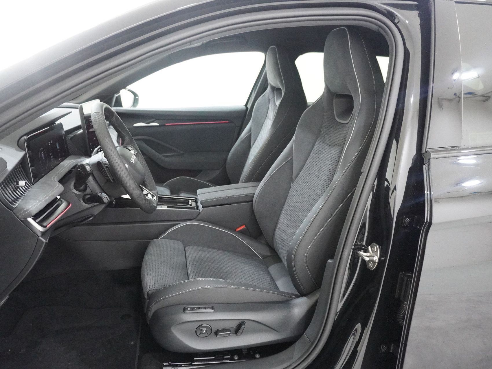 SKODA Superb 2.0 TDI Sportline 4×4 DSG