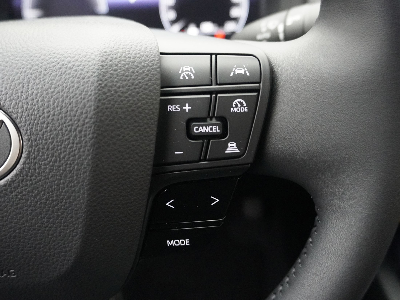 TOYOTA C-HR 2.0 PHEV Swiss Edition ** inkl. 8-Fach bereift **