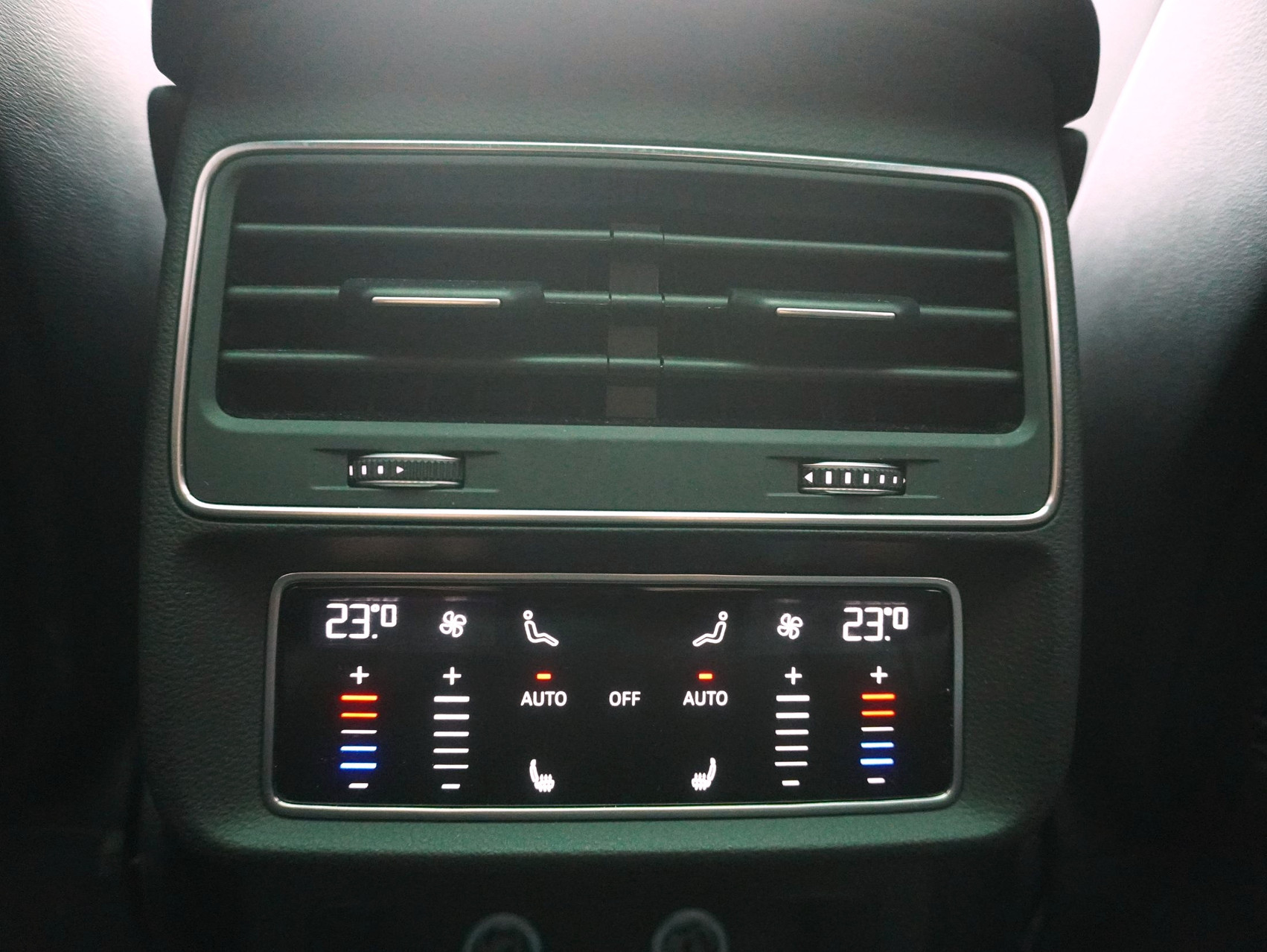 AUDI SQ8 4.0 V8 TFSI quattro T-Tronic **Vollleder/Massage-Sitze/AHK/SoftClose/Standheizung/u.v.m.**