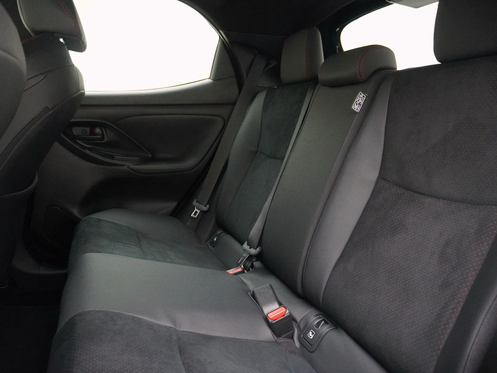 TOYOTA Yaris 1.5 VVT-i HSD GR Sport ** mit Head-Up **