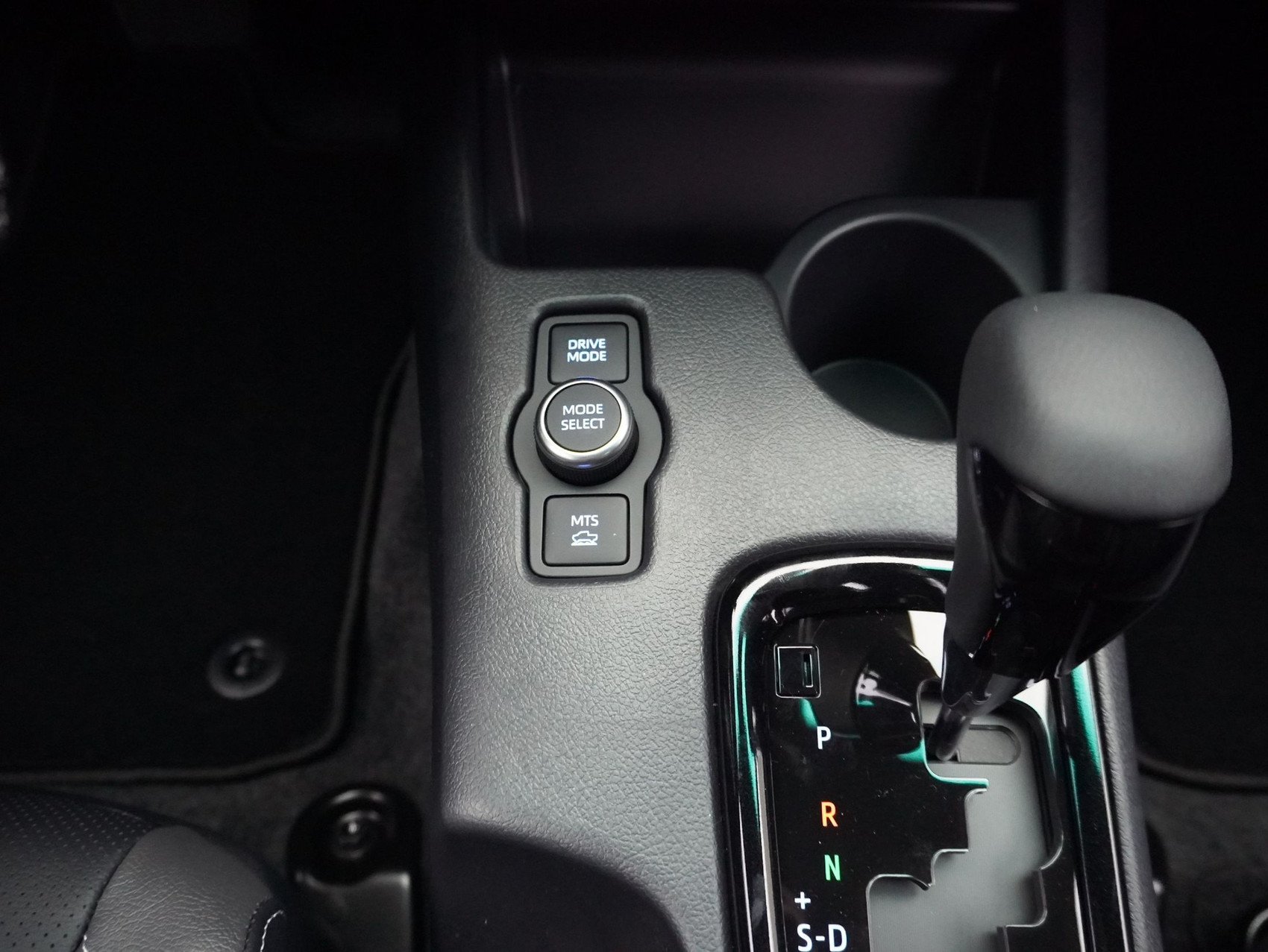 TOYOTA Hilux Double Cab.-Pick-up 2.8 D-4D 204 Invincible MHEV