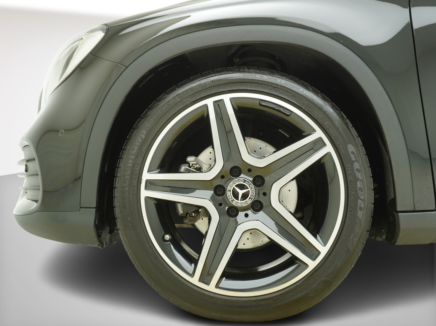 MERCEDES-BENZ GLA-Klasse GLA 250 AMG Line 4matic