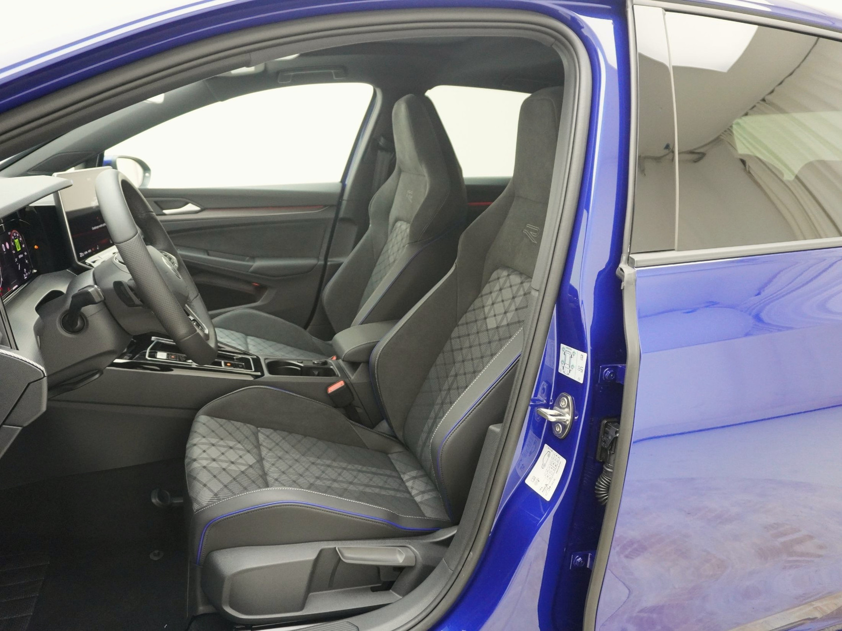 VW Golf VIII 1.5 eTSI R-Line DSG