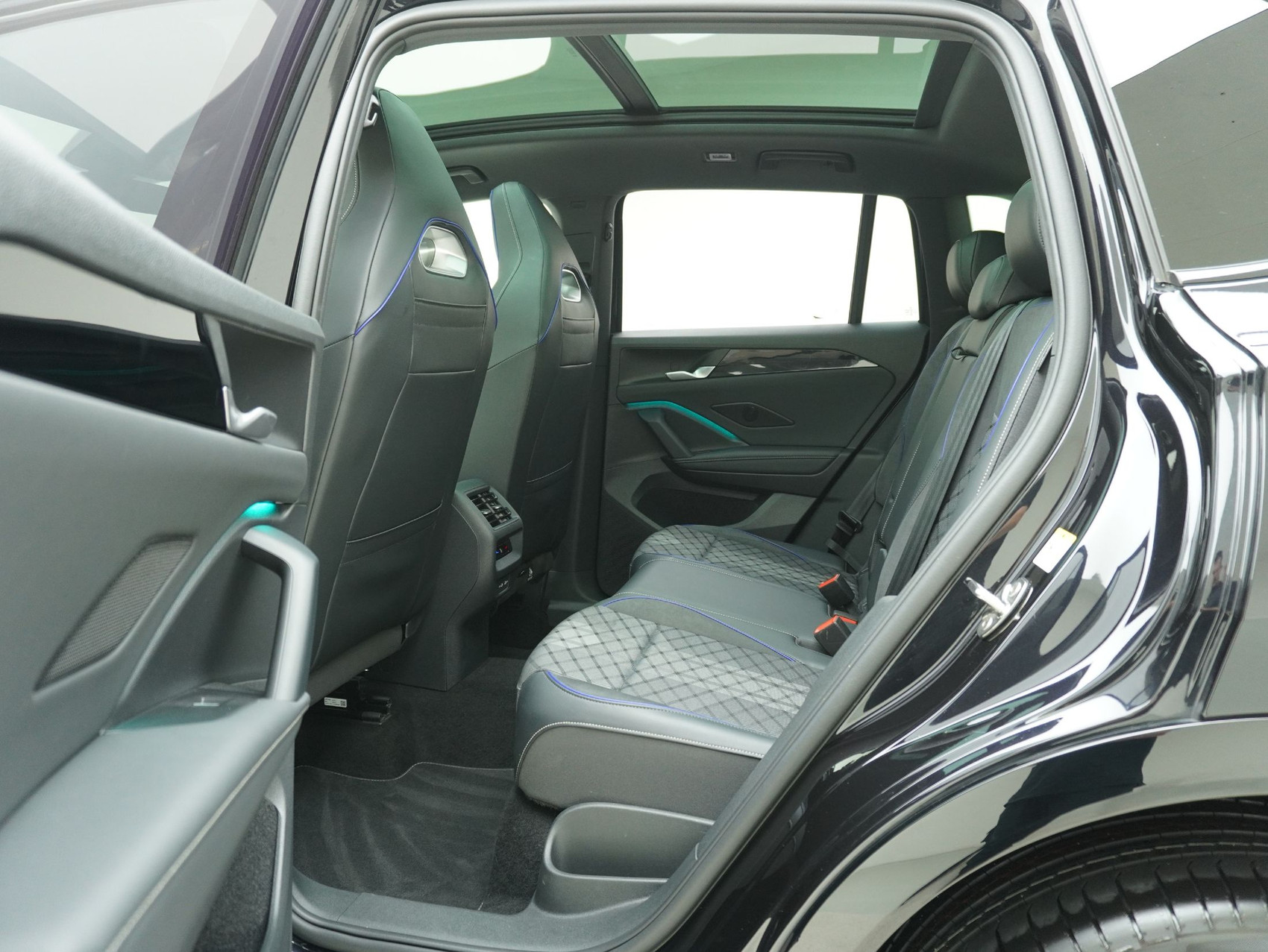 VW Tiguan 2.0 TDI DSG R-Line Black Style 4Motion (2025)