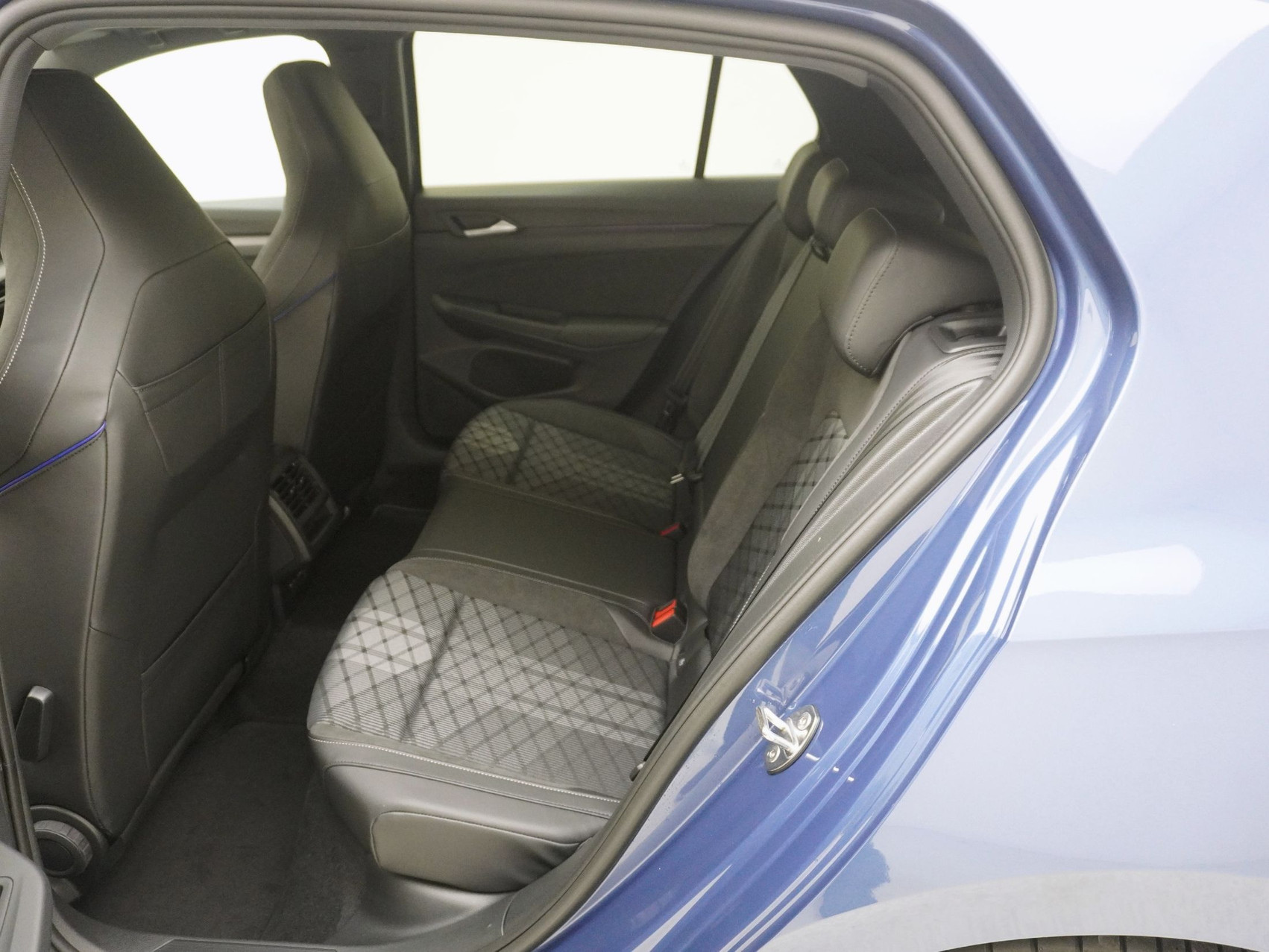 VW Golf VIII 1.5 eTSI R-Line DSG