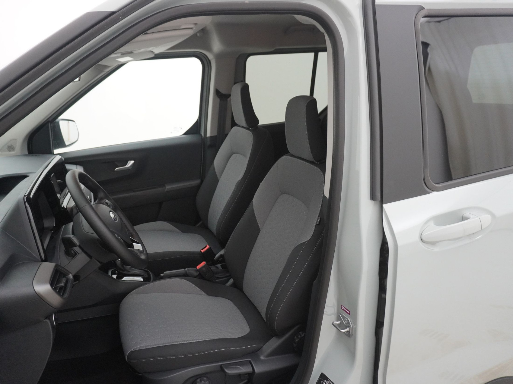 FORD Tourneo Courier 1.0 Ecoboost Titanium