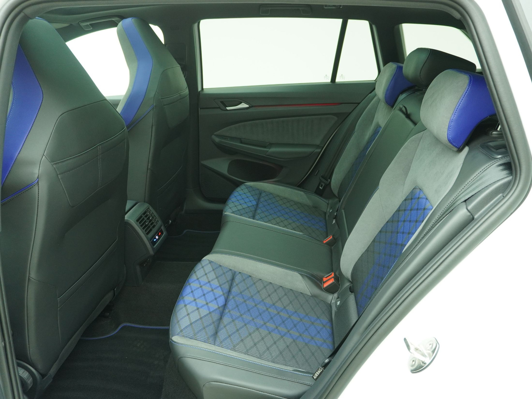 VW Golf 8.5 Variant 2.0 TSI DSG R-Performance 4Motion (2025)