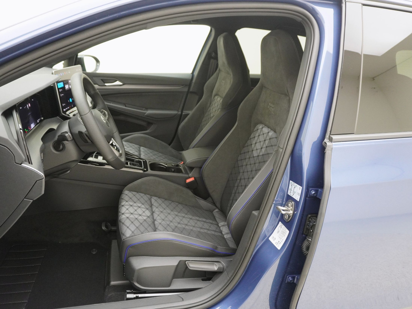 VW Golf VIII 1.5 eTSI R-Line DSG