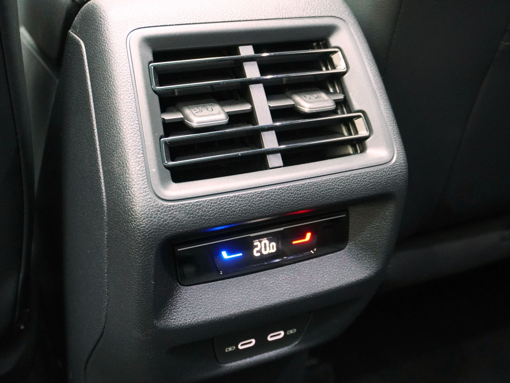 VW Tiguan 2.0 TSI DSG R-Line Black Style 4Motion **VW Werksgarantie bis 01/2030 // 21 Zoll Sommerräder**