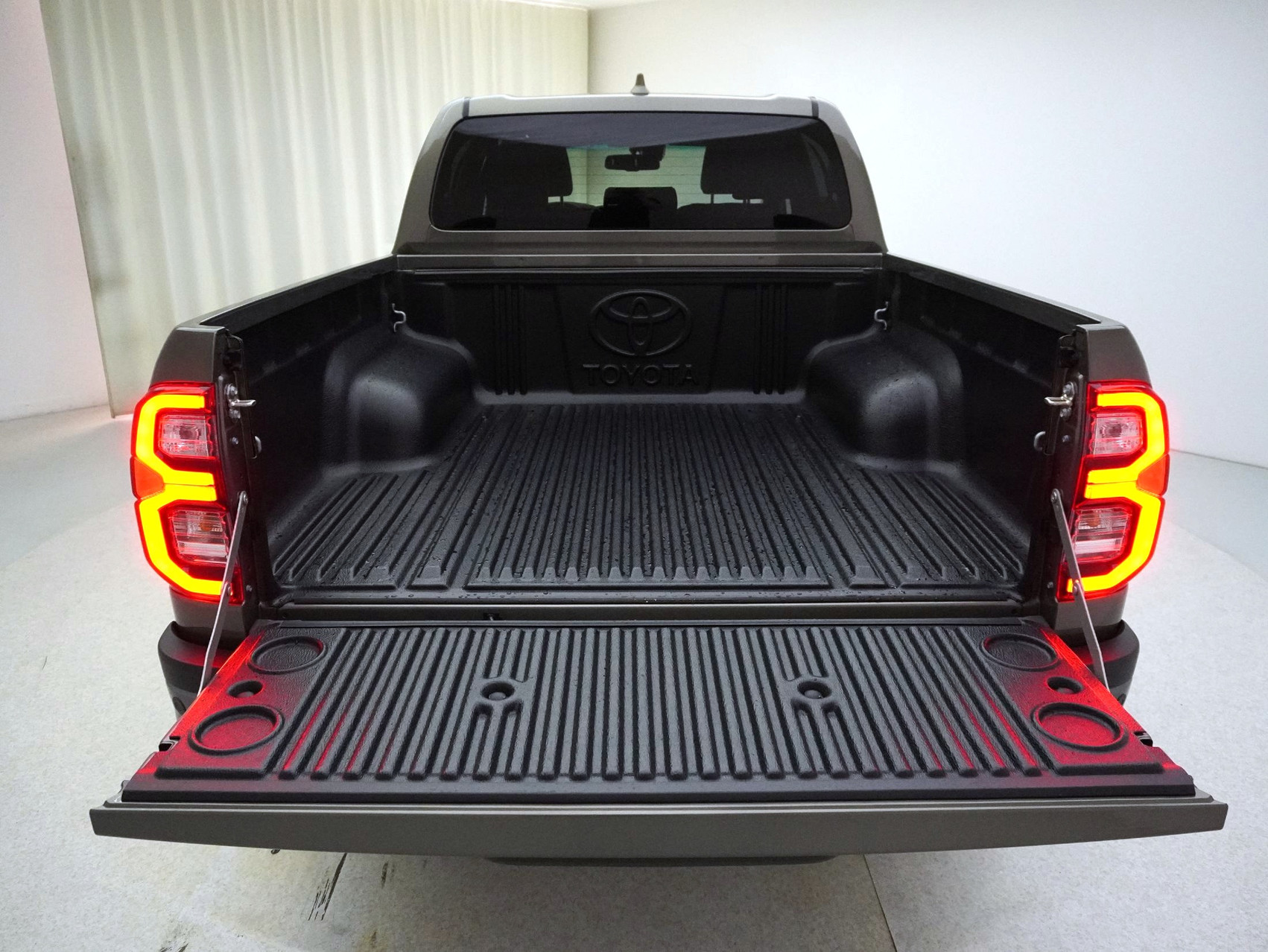 TOYOTA Hilux Double Cab.-Pick-up 2.8 D-4D MHEV 204 Invincible