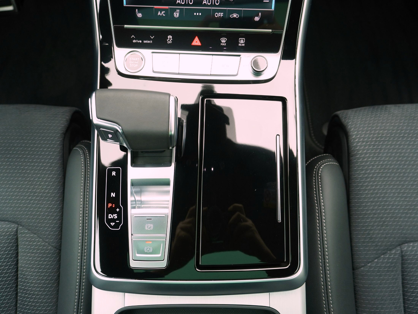 AUDI Q8 SUV 55 TFSI e S line quattro T-Tronic **Audi Werksgarantie bis 06/2030**