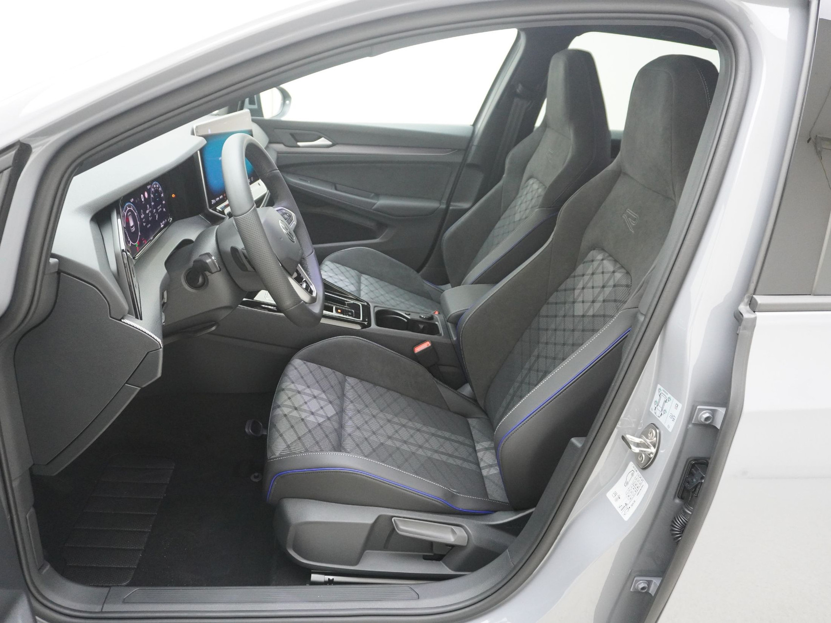 VW Golf VIII 1.5 eTSI R-Line DSG