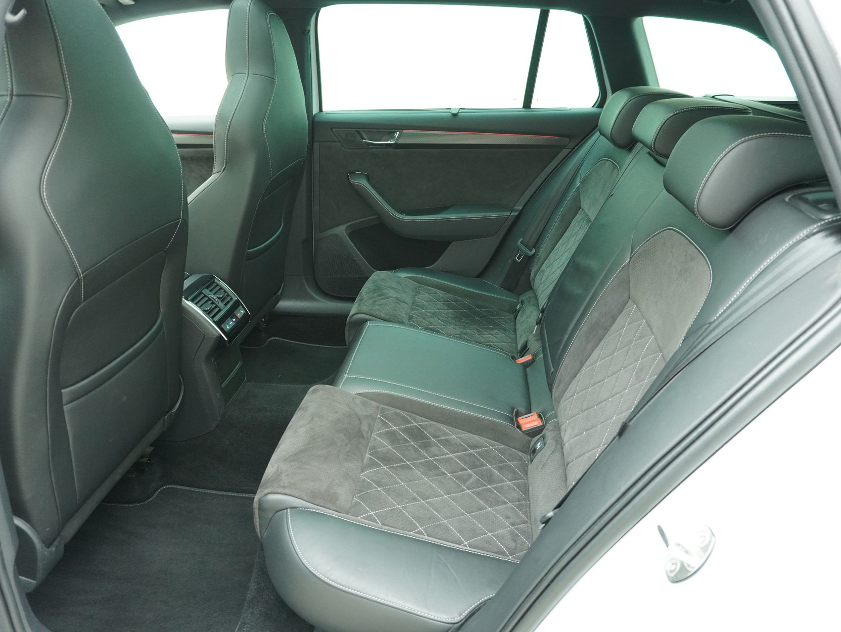 SKODA Superb Combi 1.4 TSI DSG PHEV Sport Line