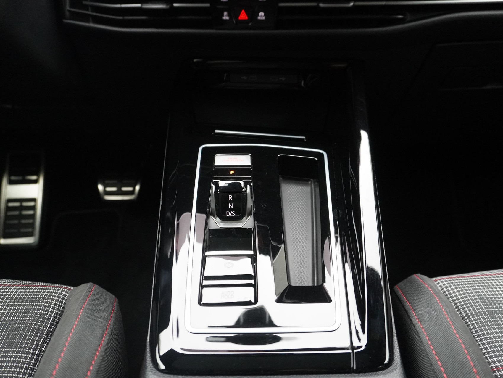 VW Golf 8.5 2.0 TSI DSG GTI Black Style (2025) ** Anhängerkupplung / Harman/Kardon / Panoramadach**