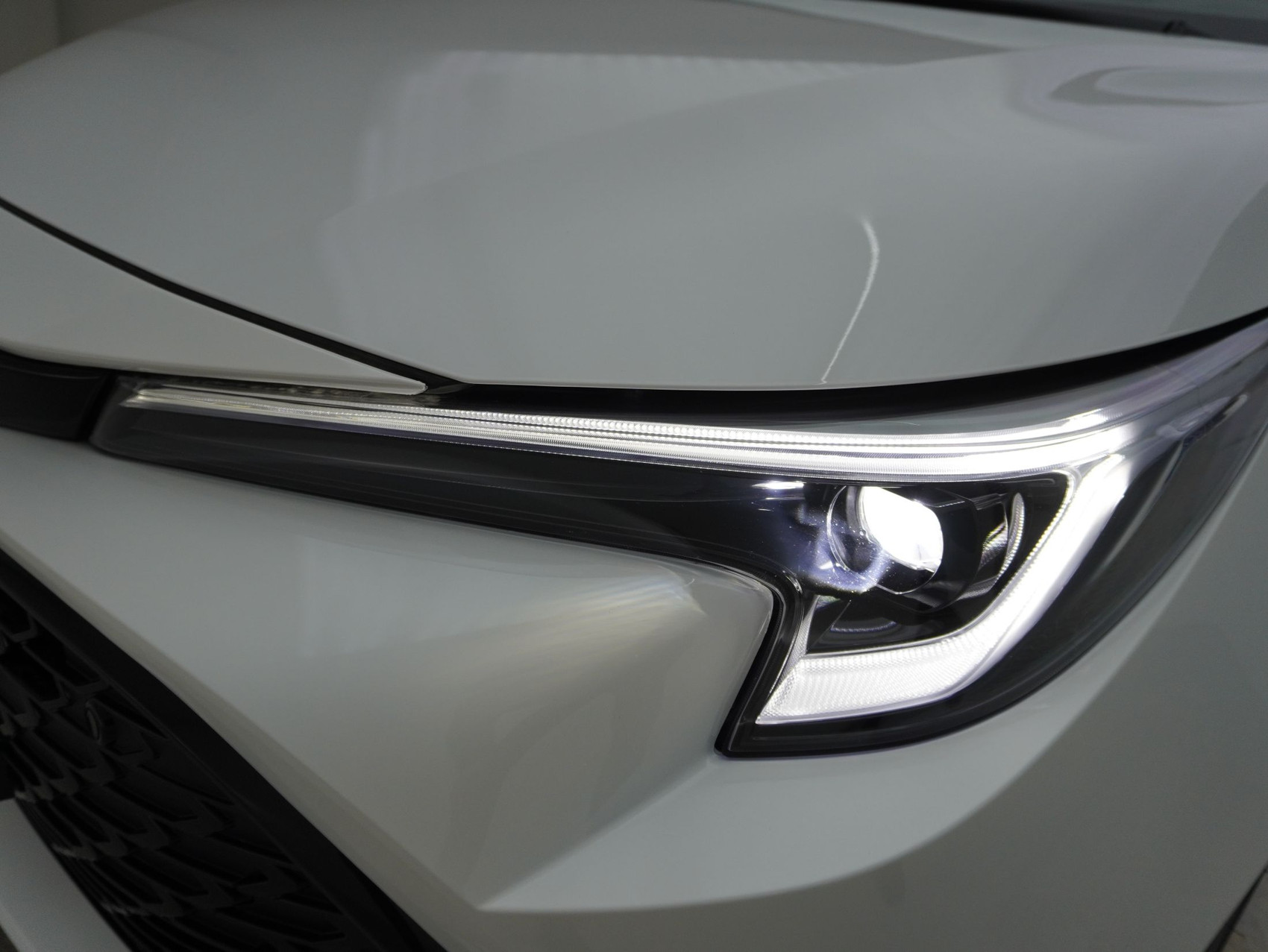 TOYOTA Corolla 2.0 HSD Trend ** Trend Plus **