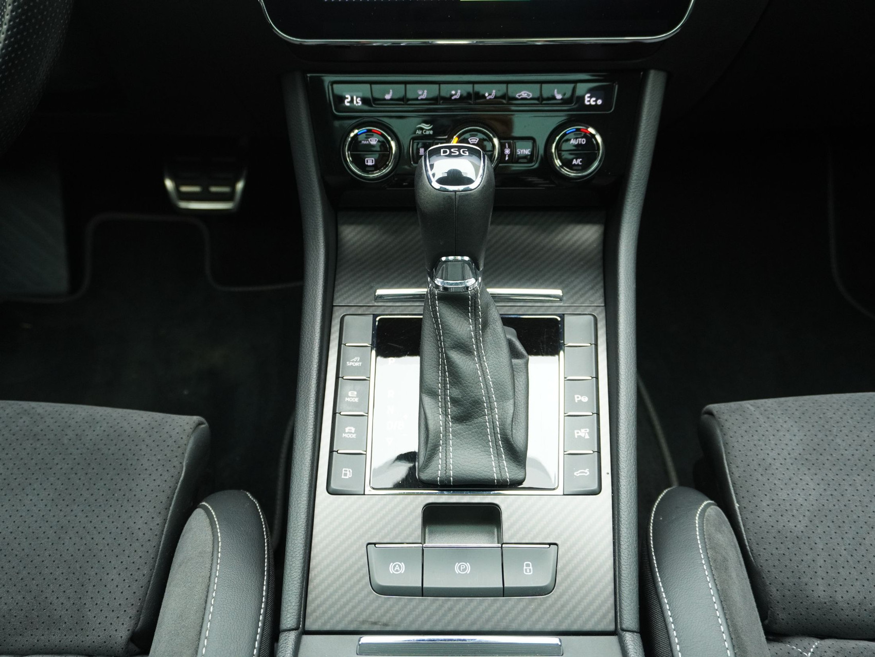 SKODA Superb Combi 1.4 TSI DSG PHEV Sport Line