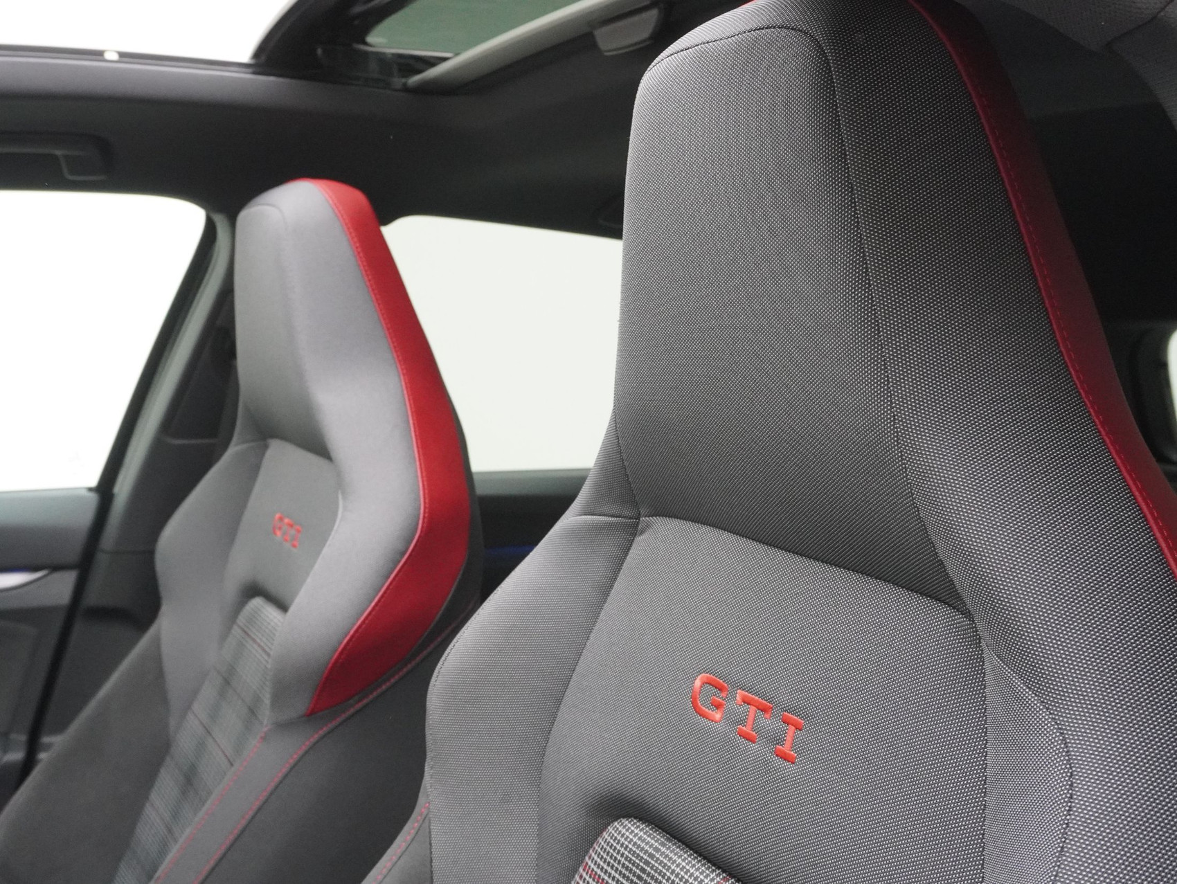 VW Golf 8.5 2.0 TSI DSG GTI Black Style (2025) ** Anhängerkupplung / Harman/Kardon / Panoramadach**