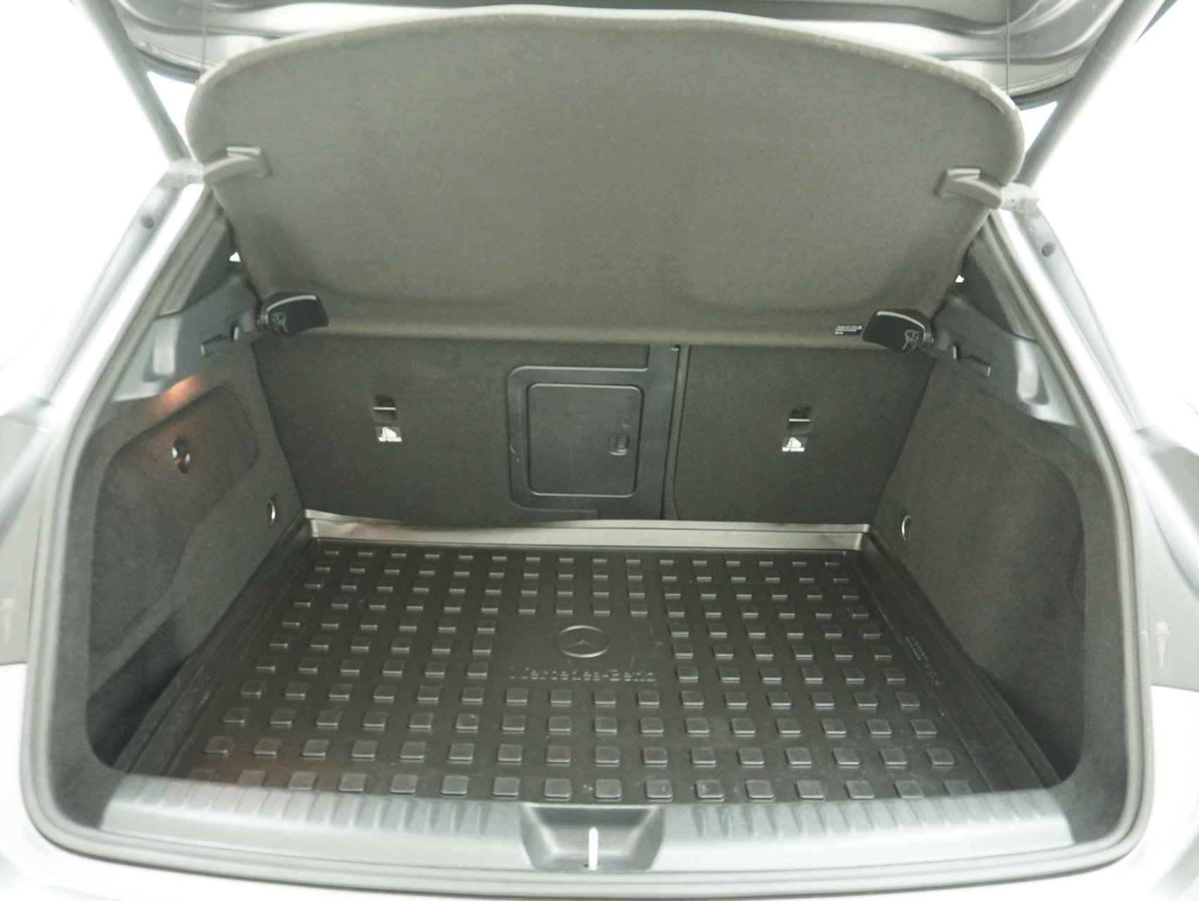 MERCEDES-BENZ GLA-Klasse GLA 250 AMG Line 4matic