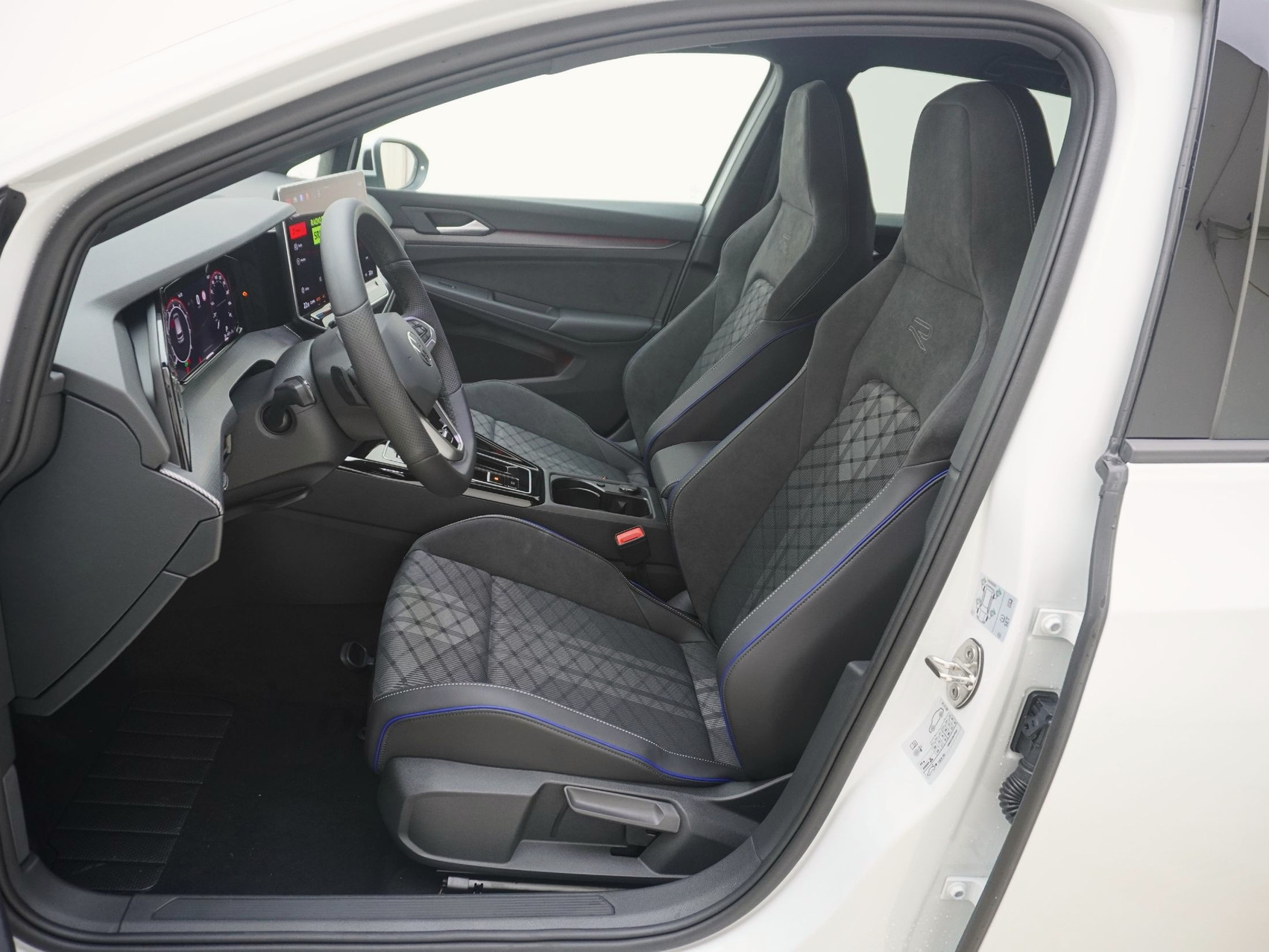 VW Golf VIII 1.5 eTSI R-Line DSG