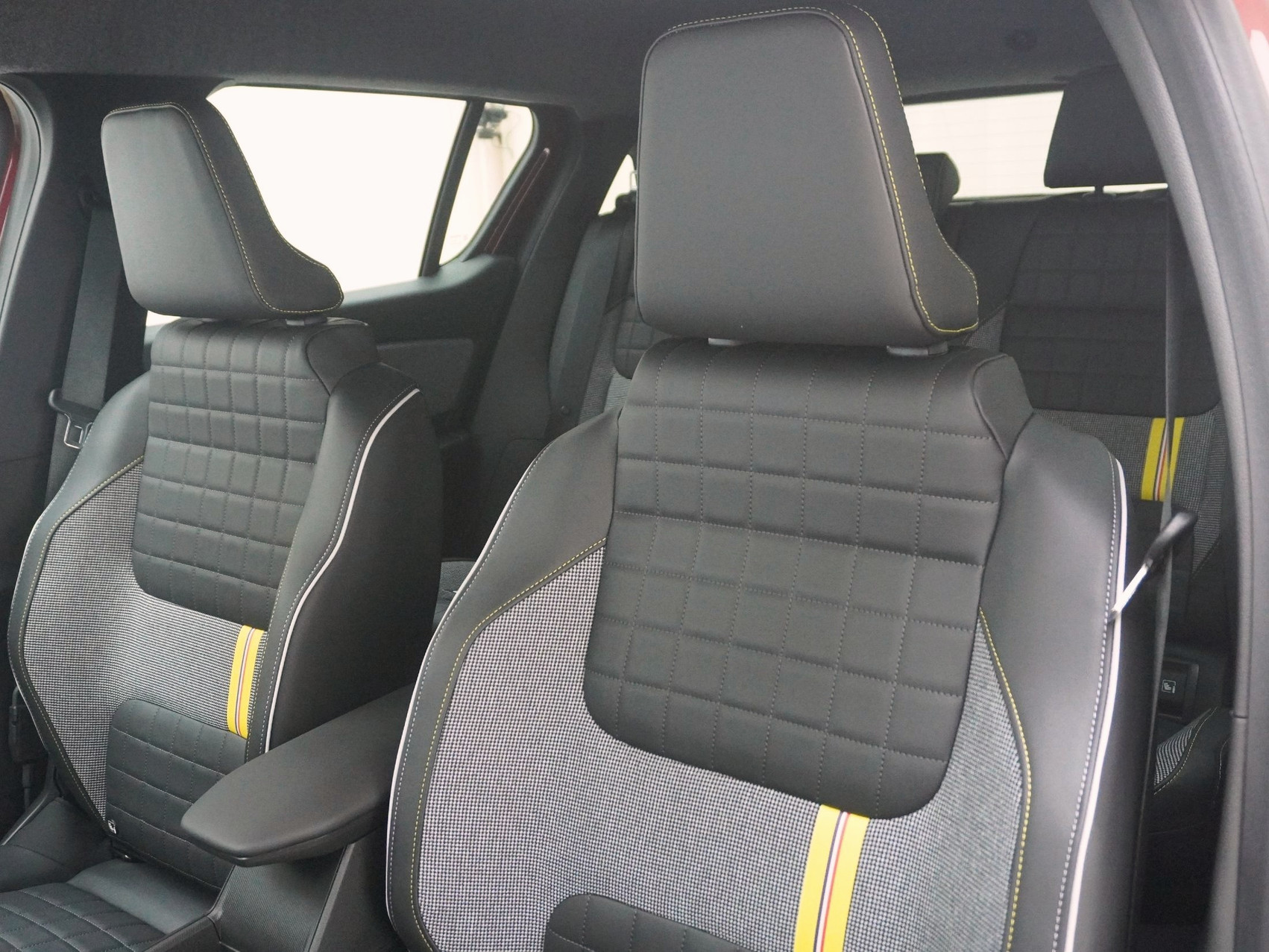 RENAULT R4 E-Tech Comfort Range iconic