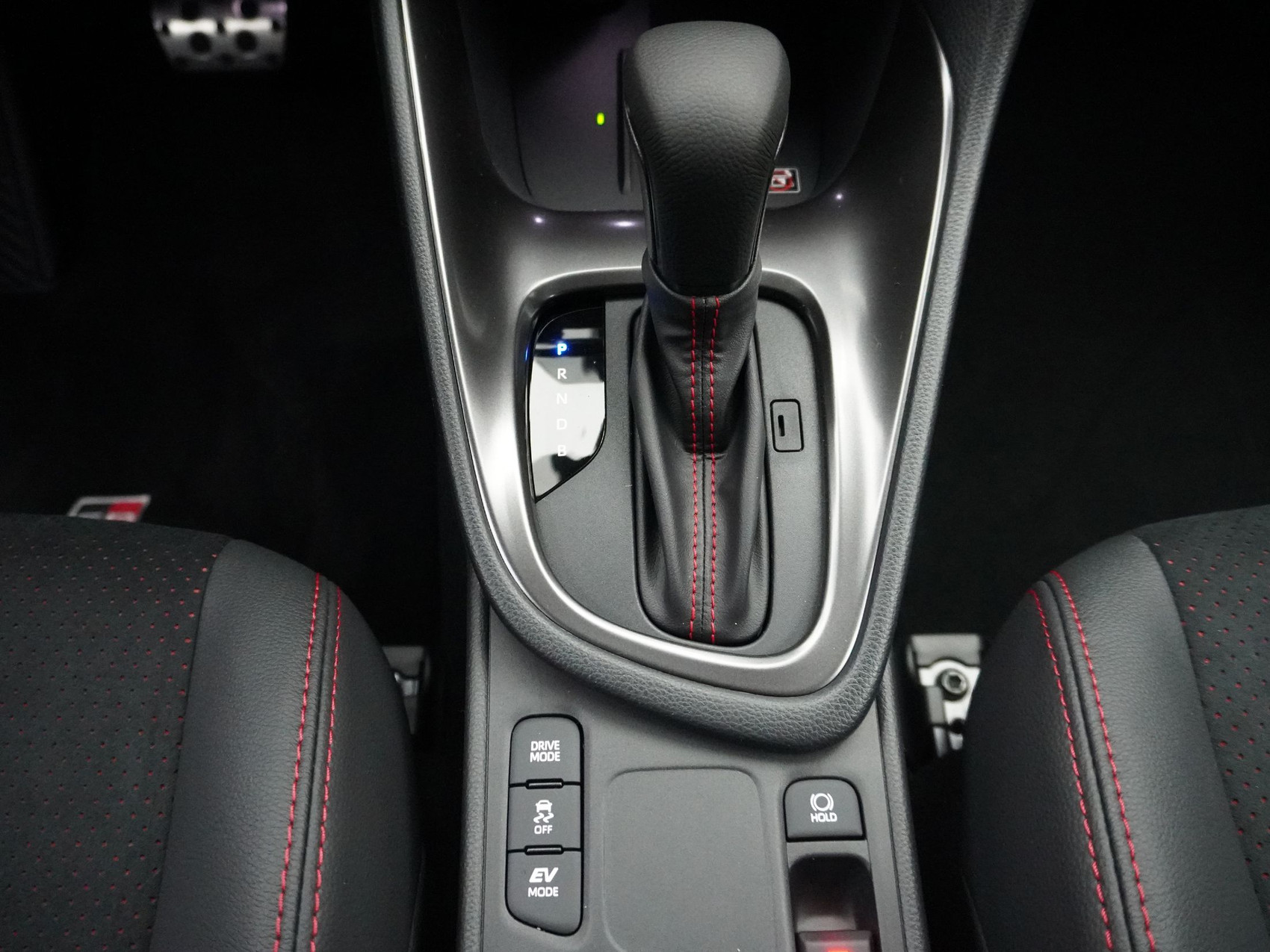 TOYOTA Yaris 1.5 VVT-i HSD GR Sport ** mit Head-Up **