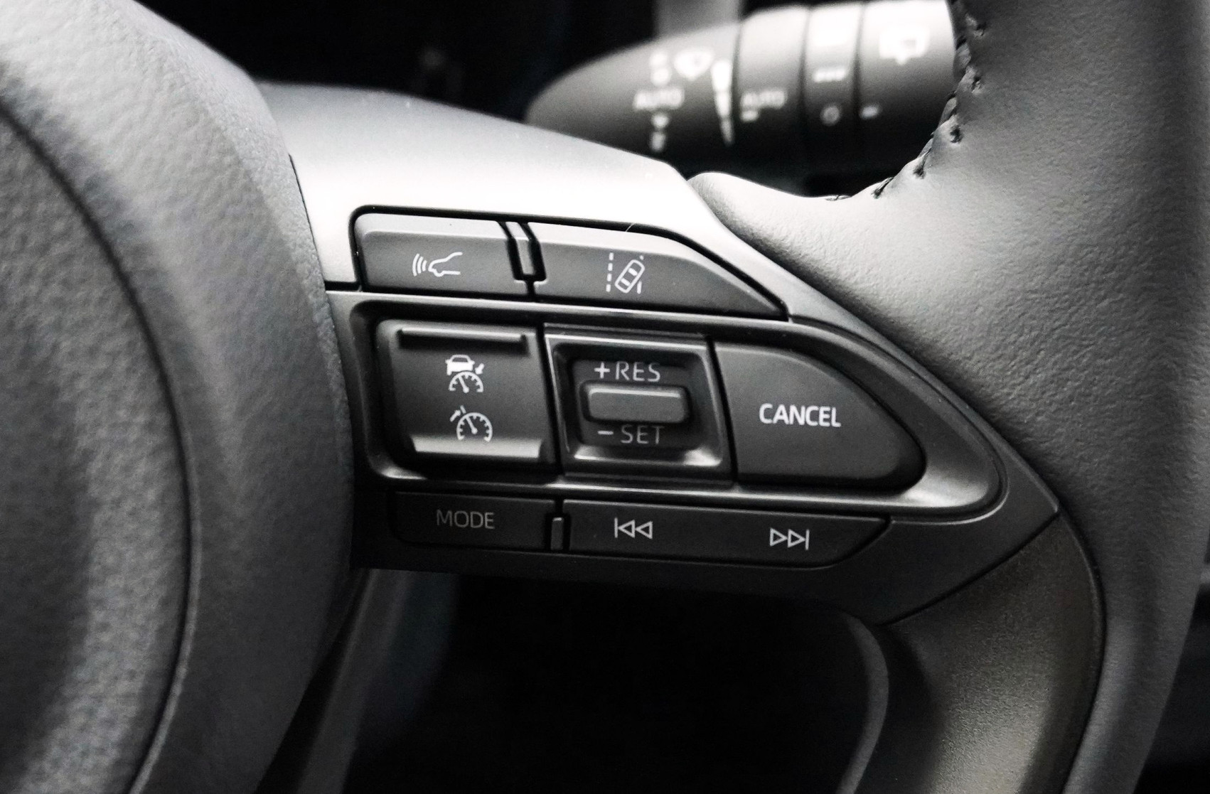 TOYOTA Yaris Cross 1.5 VVT-i HSD Trend AWD-i ** 4×4 ** inkl. 8-Fachbereifung **