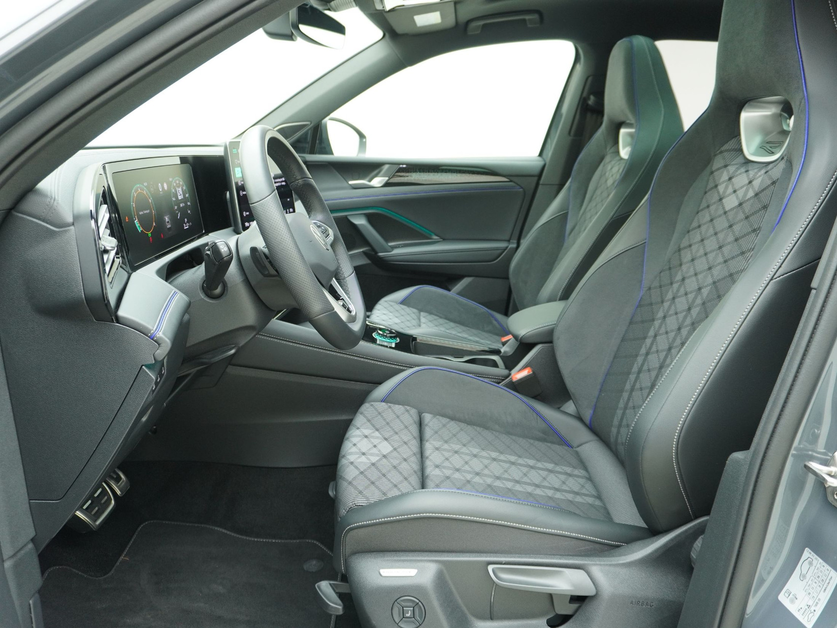 VW Tiguan 2.0 TSI DSG R-Line Black Style 4Motion (2025) **Head-Up / Harman-Kardon Soundsystem**