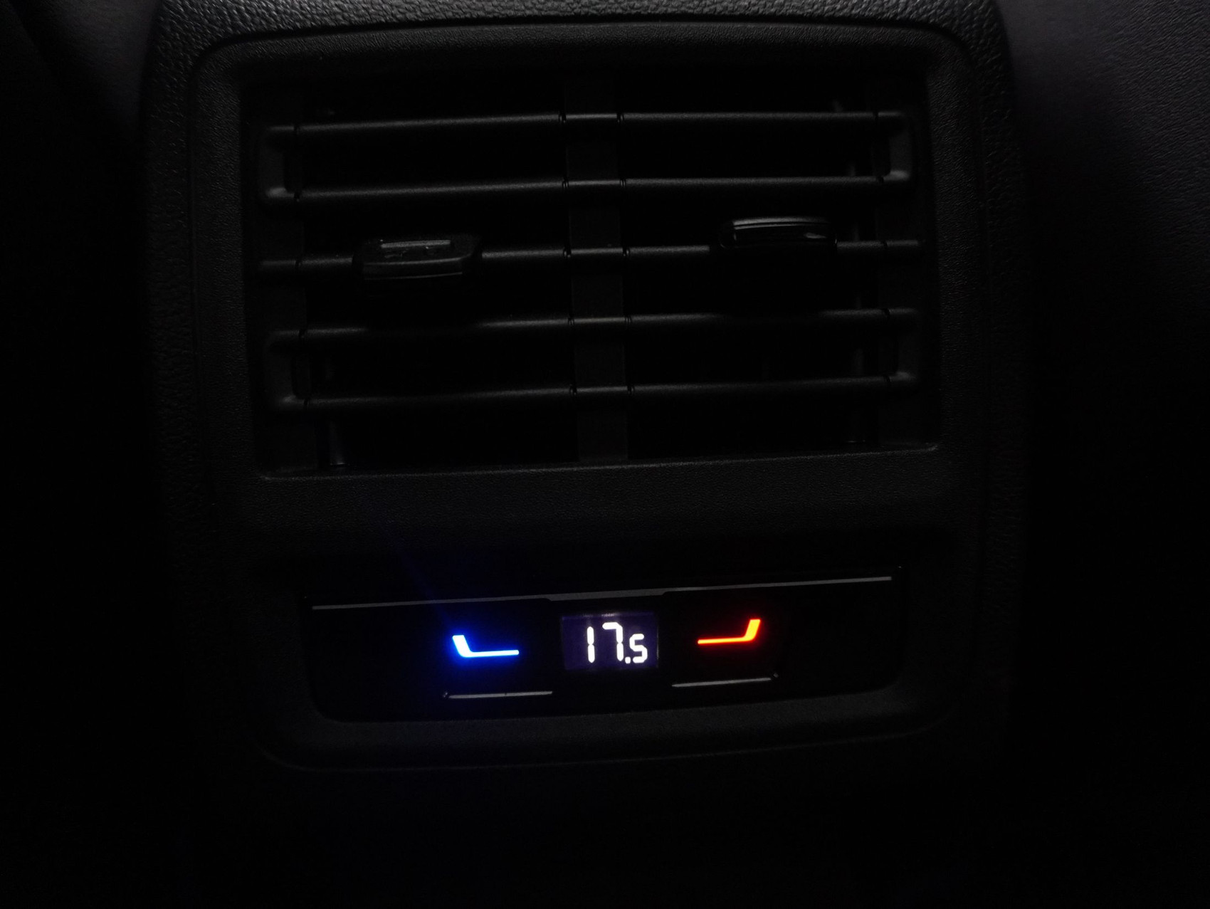 VW Golf 8.5 2.0 TSI DSG R Black Edition 4Motion (2025)