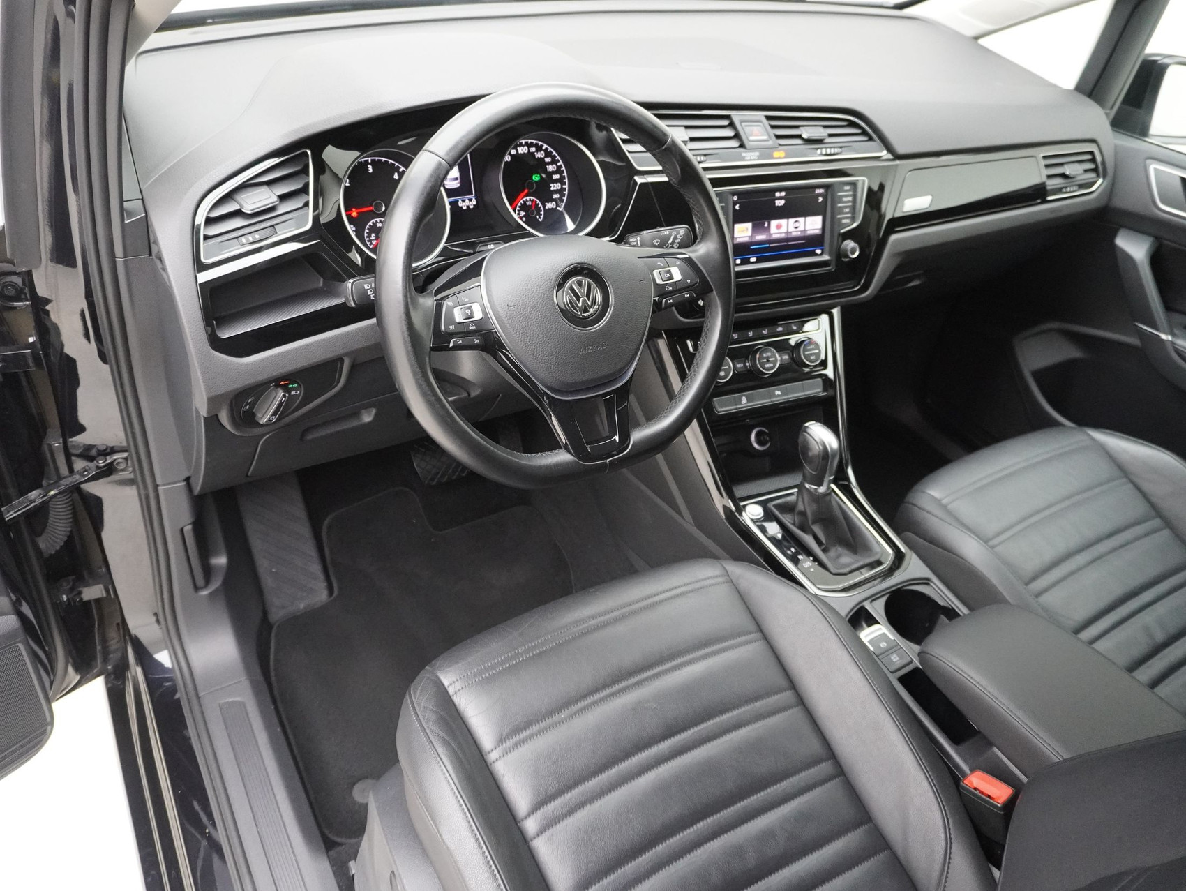 VW Touran 2.0 TDI DSG Highline **7-Plätzer**