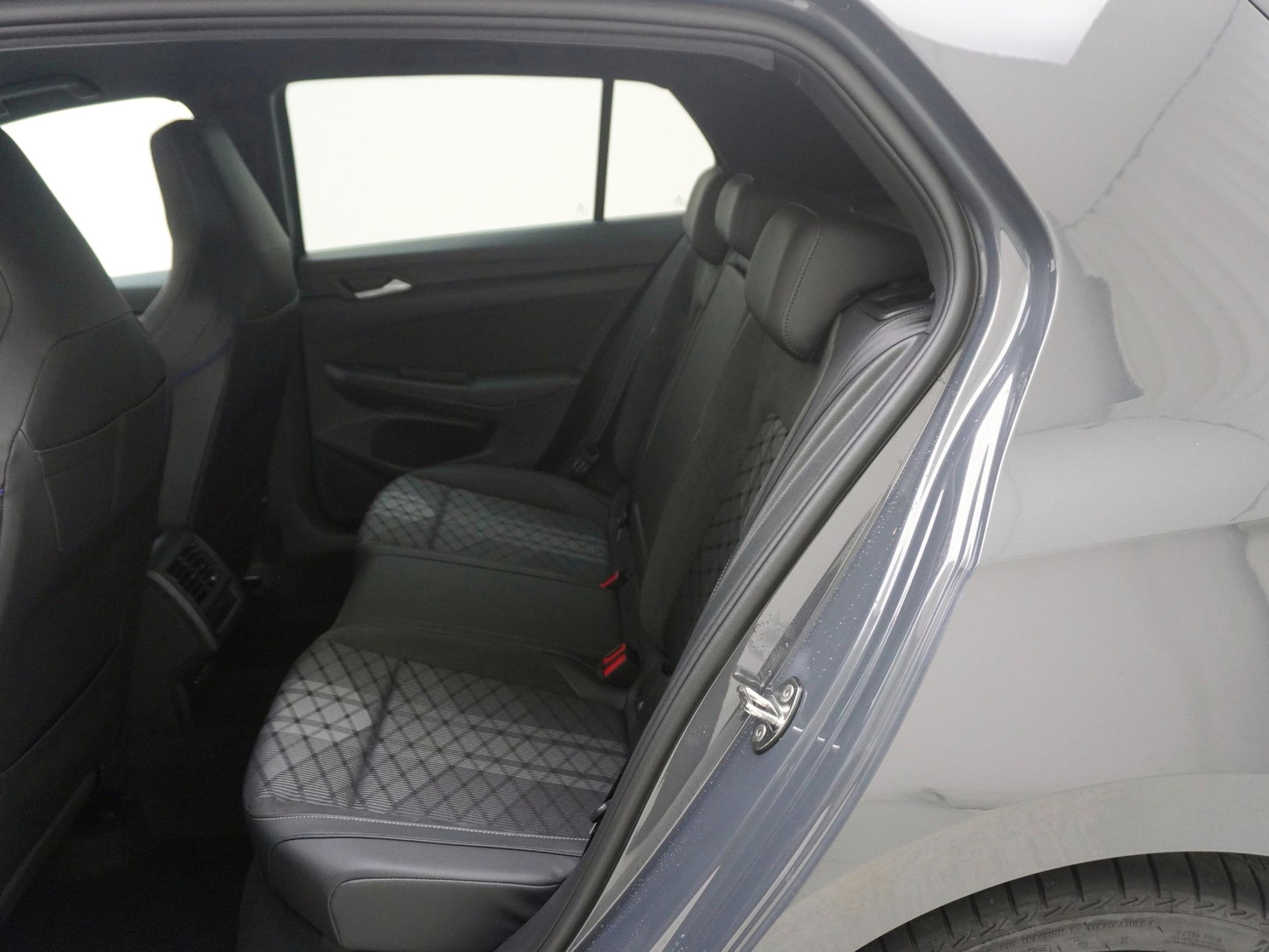 VW Golf VIII 1.5 eTSI R-Line DSG