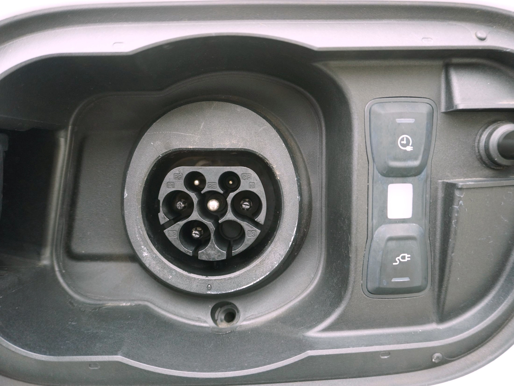 AUDI Q8 SUV 55 TFSI e S line quattro T-Tronic **Audi Werksgarantie bis 06/2030**