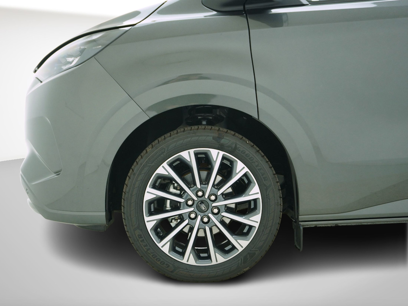 FORD Tourneo Custom L2 2.5 Plug-in-Hybrid Titanium X