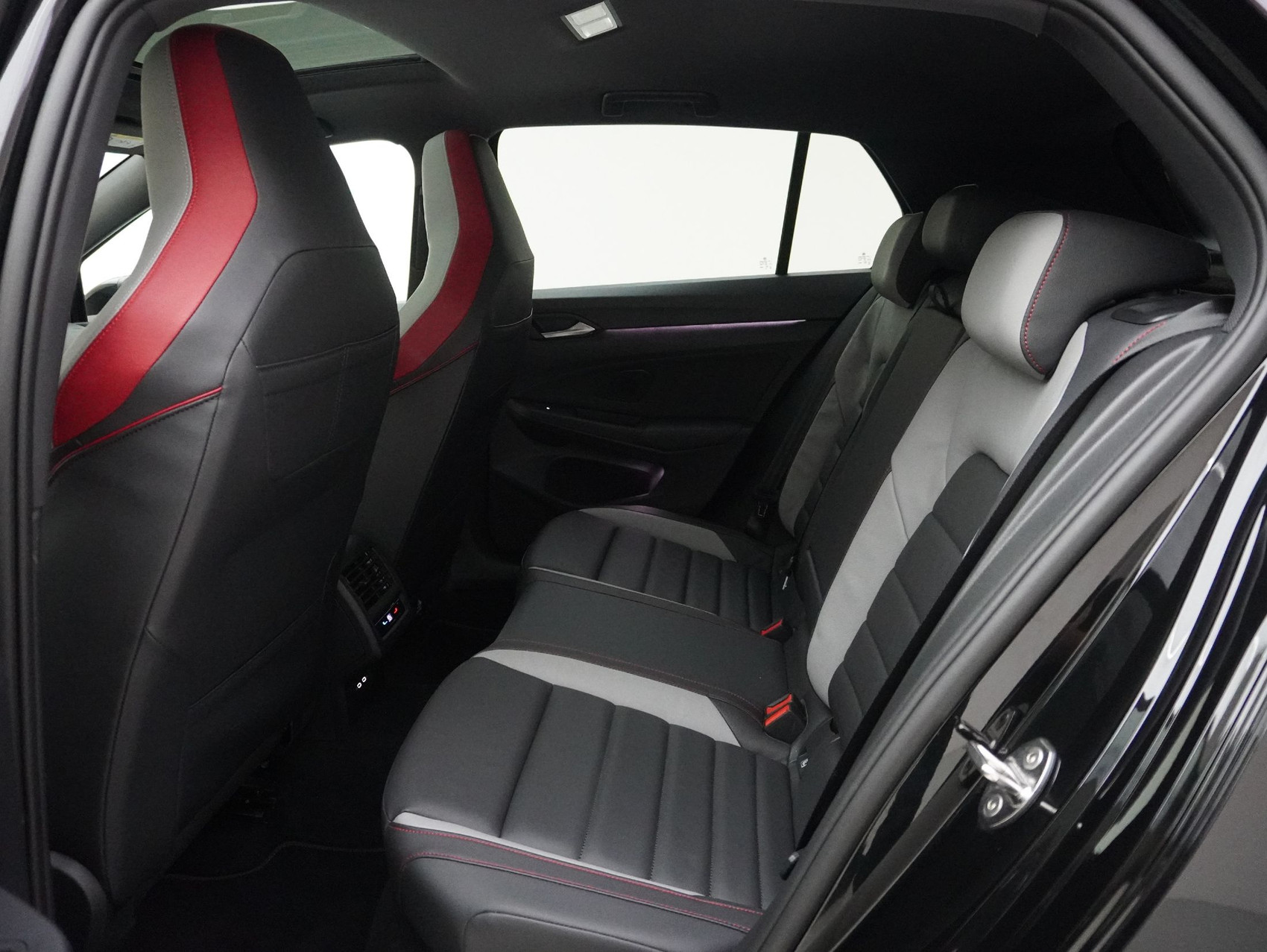 VW Golf 8.5 2.0 TSI DSG GTI Black Style (2025) **Leder/Harmon-Kardon/Sitzbelüftung/uvm.**