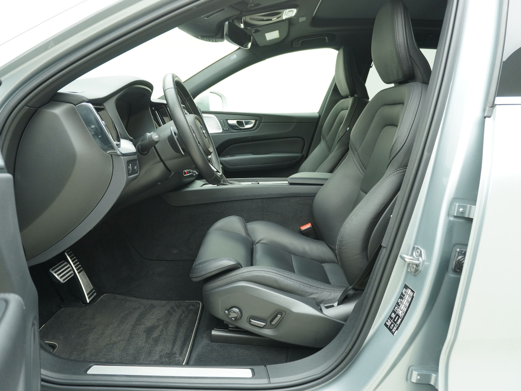 VOLVO XC60 2.0 T6 R-Design AWD