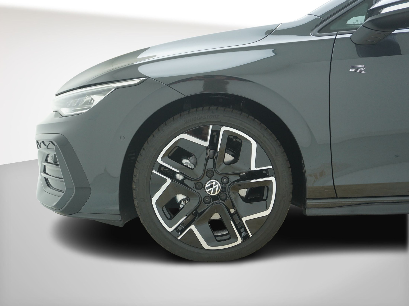 VW Golf VIII 1.5 eTSI R-Line DSG