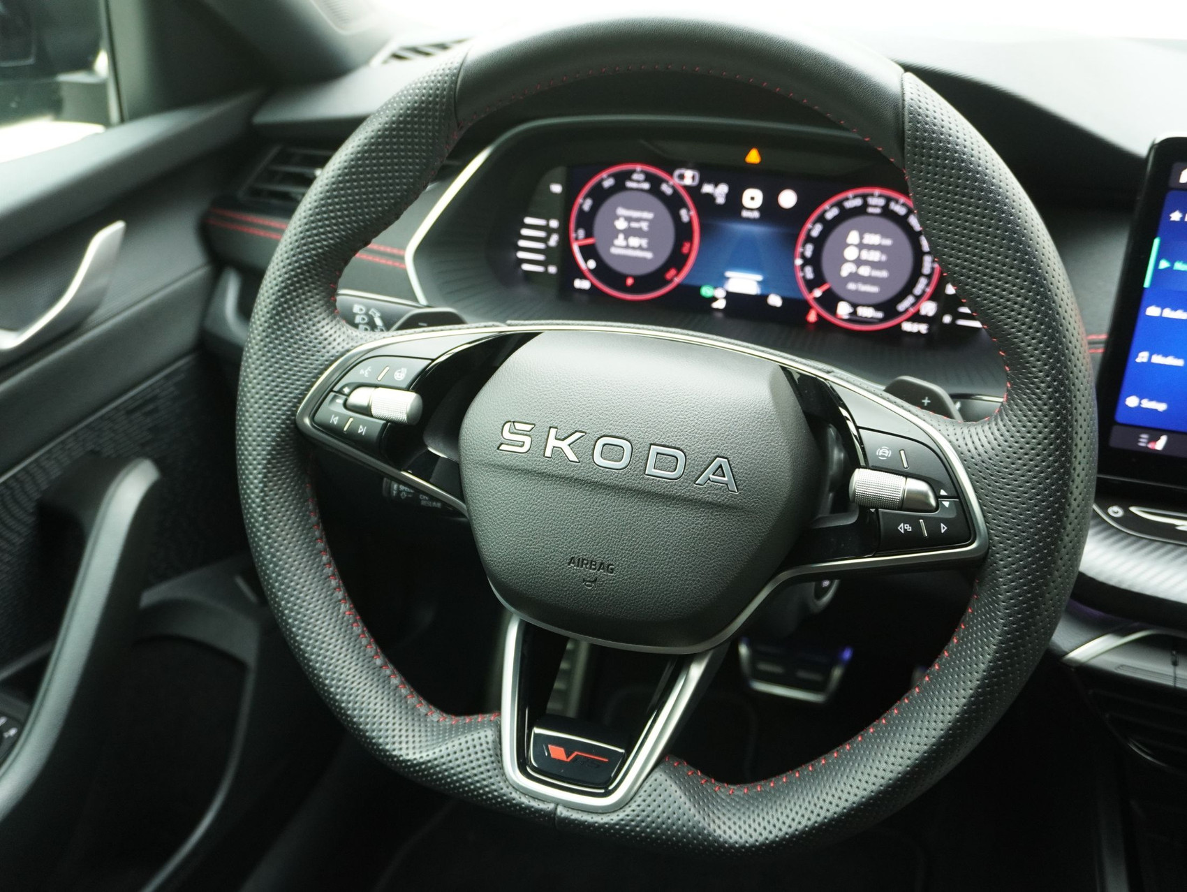 SKODA Octavia Combi 2.0 TSI DSG RS