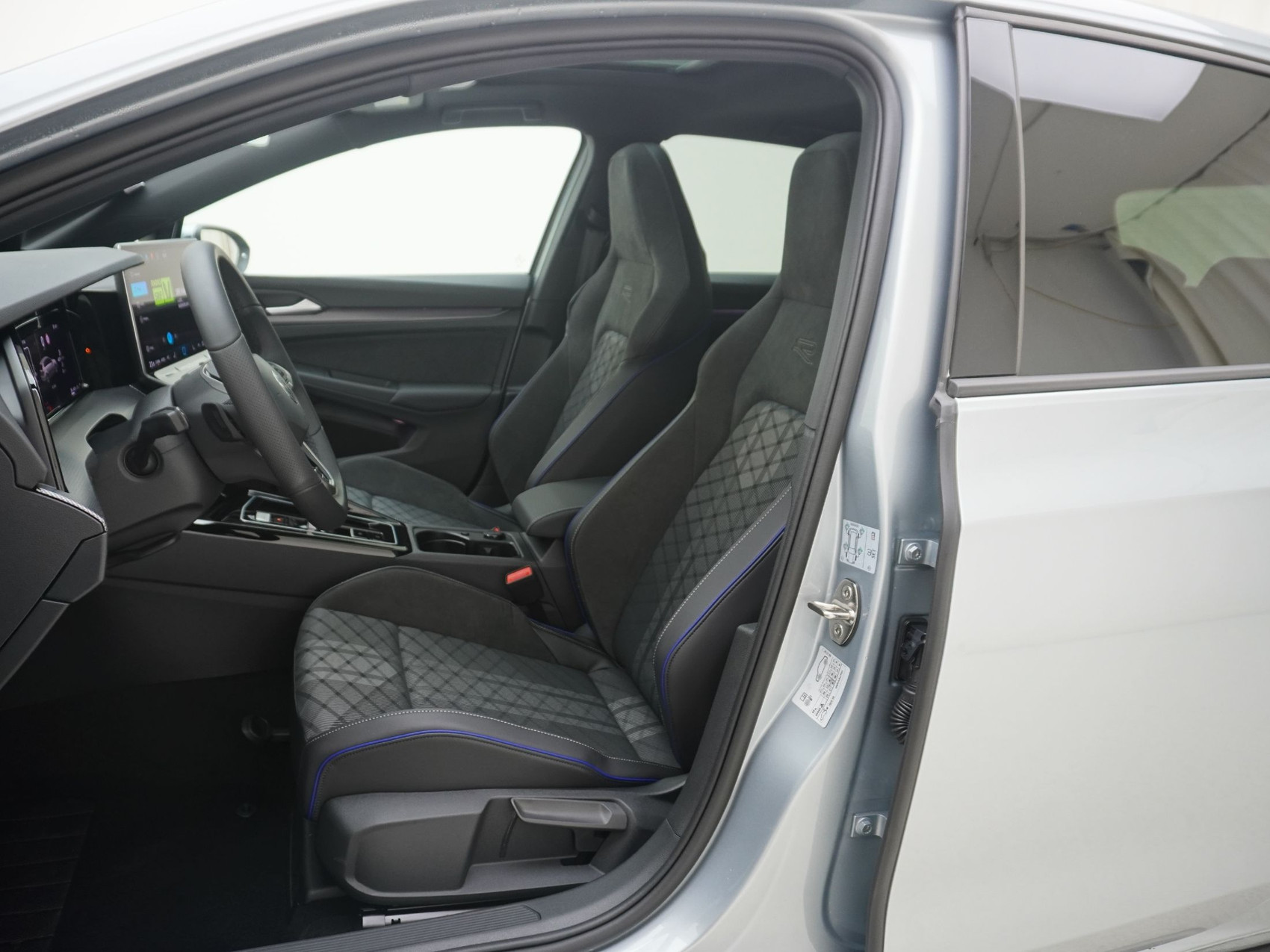 VW Golf VIII 1.5 eTSI R-Line DSG