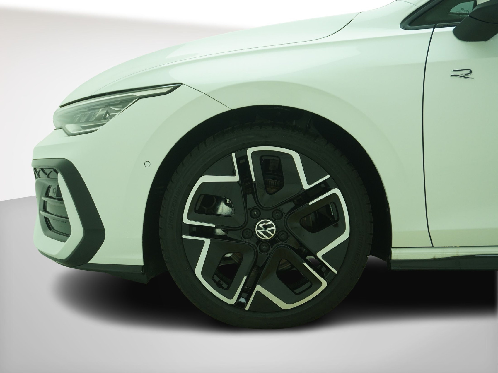 VW Golf VIII 1.5 eTSI R-Line DSG