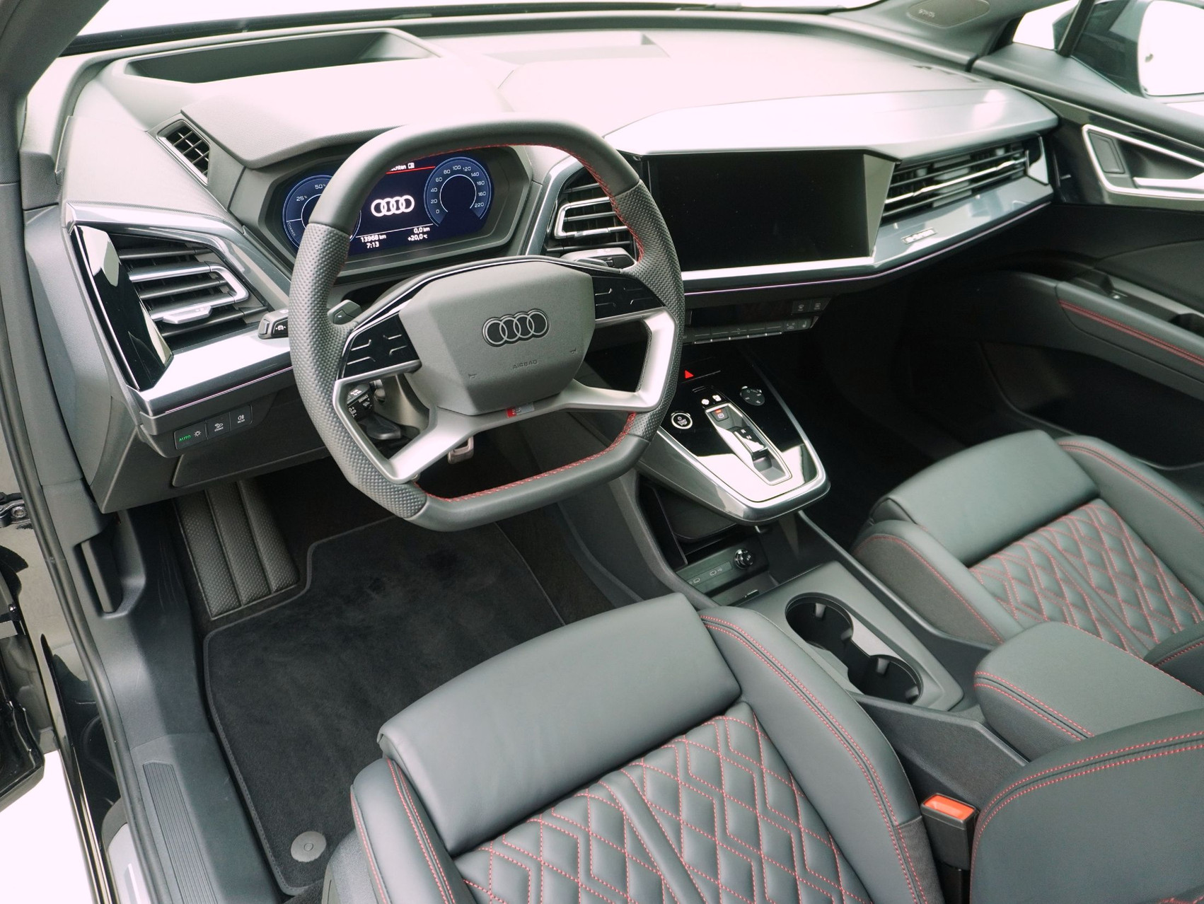 AUDI Q4 e-tron Sportback 55 S line quattro **Audi Werksgarantie bis 08/2030**