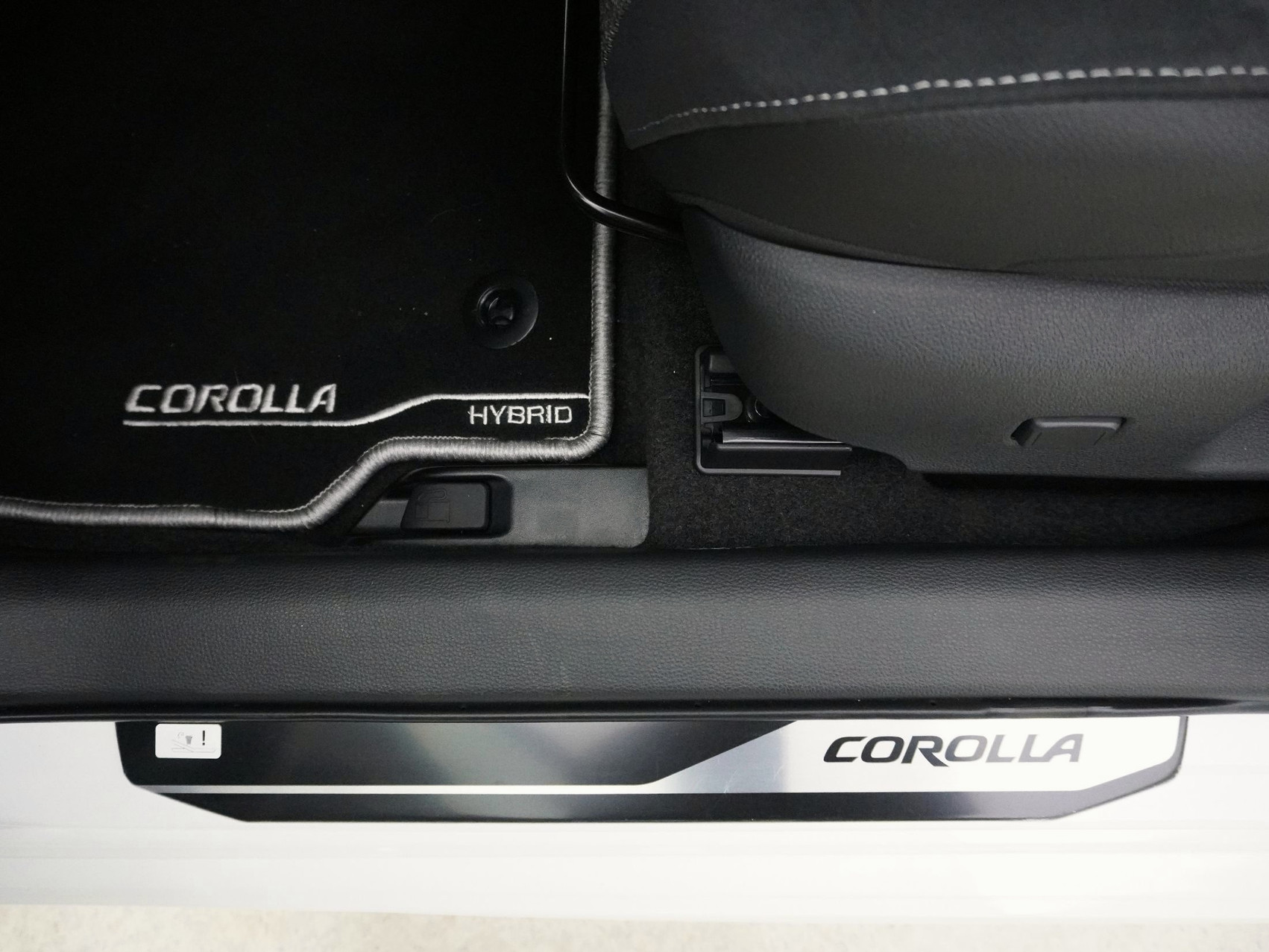 TOYOTA Corolla 2.0 HSD Trend ** Trend Plus **