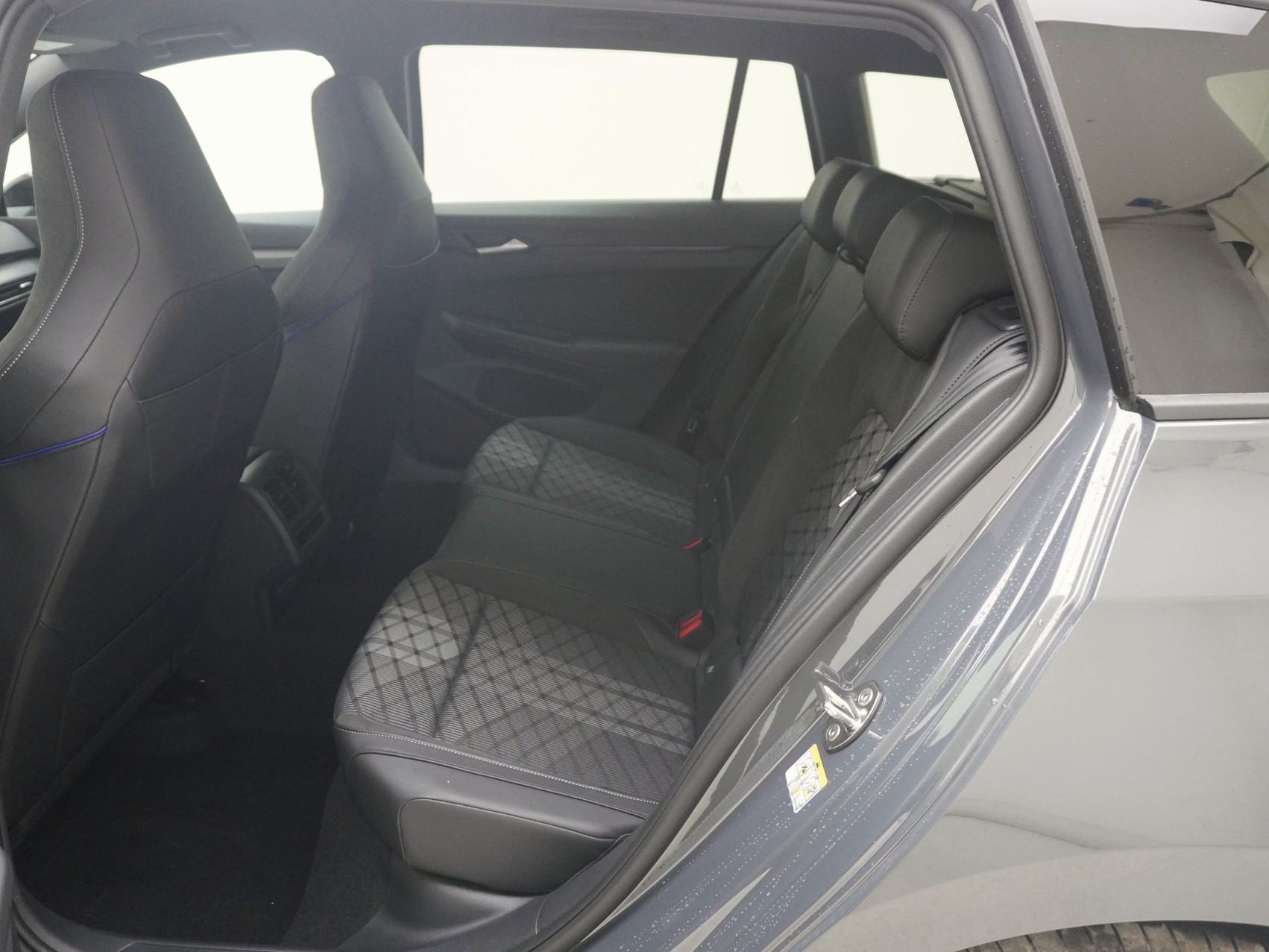 VW Golf VIII Variant 1.5 eTSI R-Line DSG