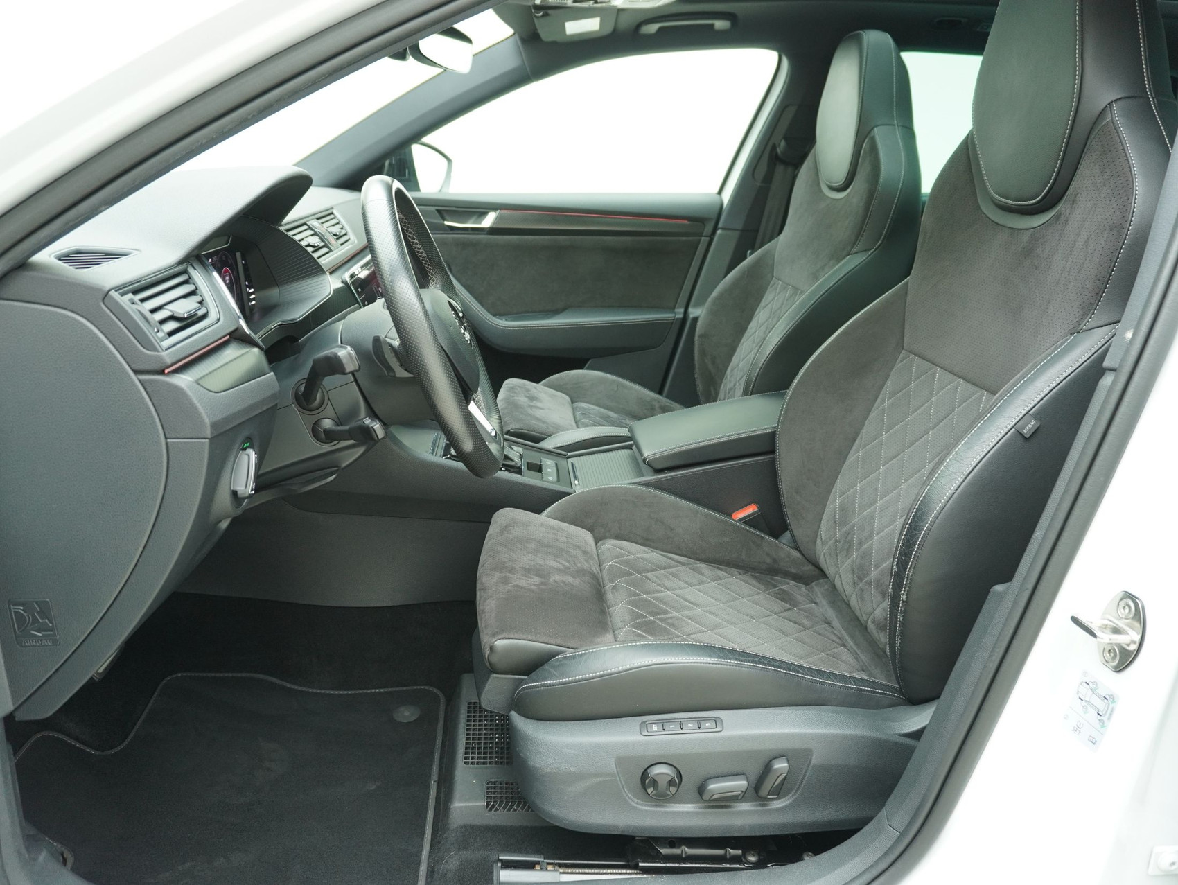 SKODA Superb Combi 1.4 TSI DSG PHEV Sport Line