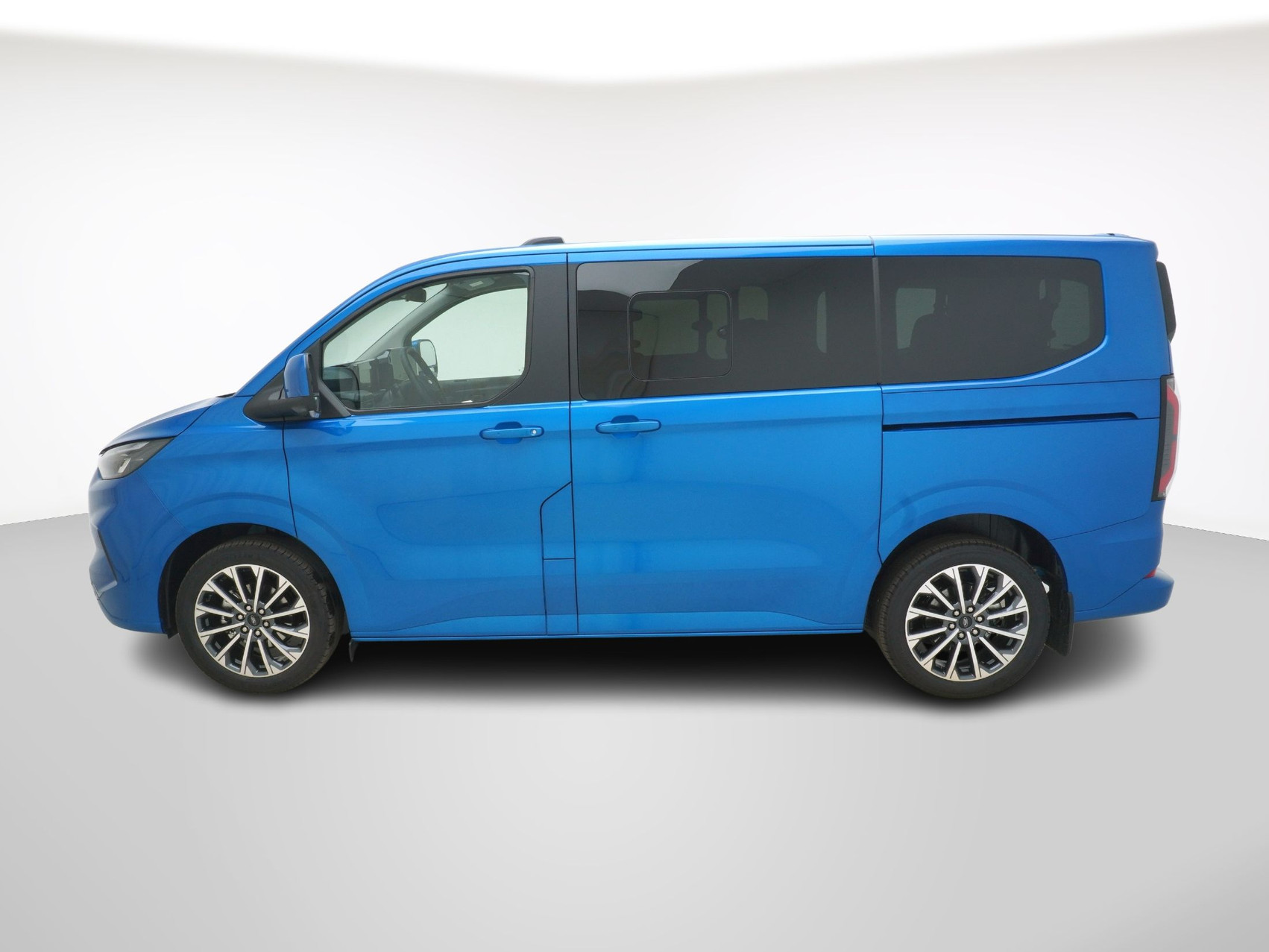 FORD Tourneo Custom 320 L1 2.0 TDCI Titanium X