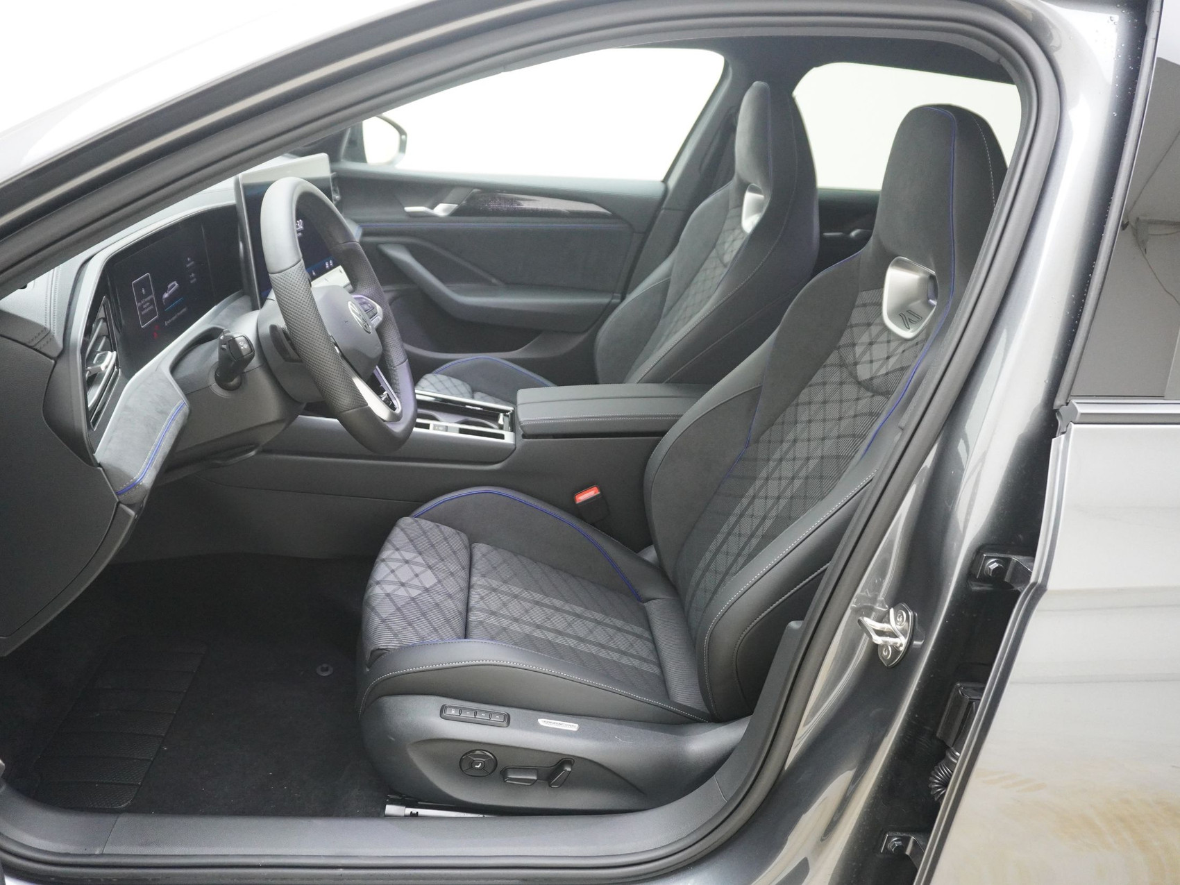 VW Passat Variant 2.0 TDI R-Line 4Motion DSG