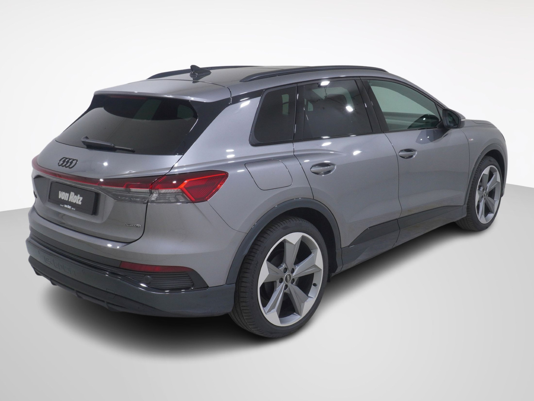 AUDI Q4 e-tron 55 quattro S line